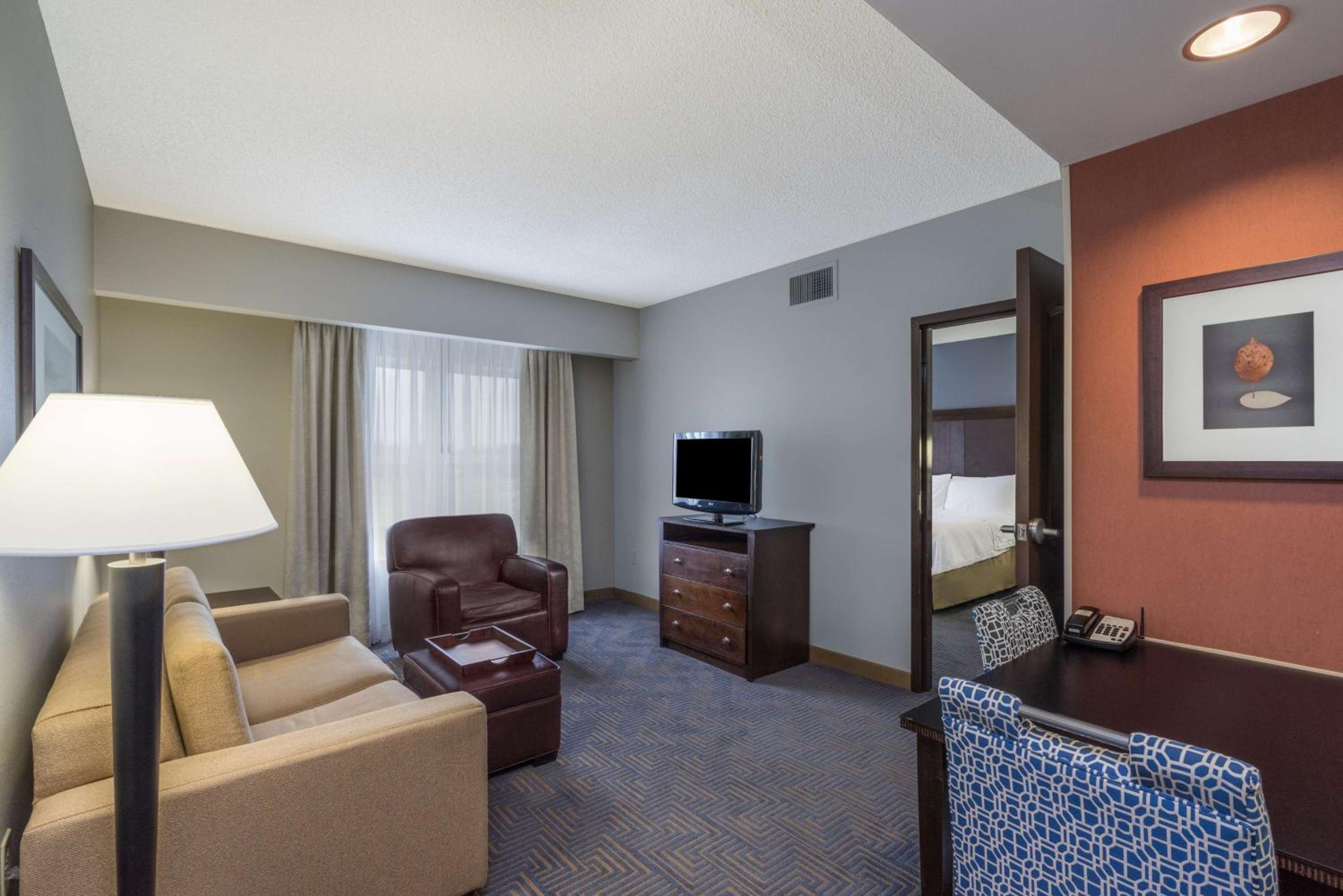 Two Bedroom Suite with One King and Two Queen Beds - Non-Smoking - Photo 6