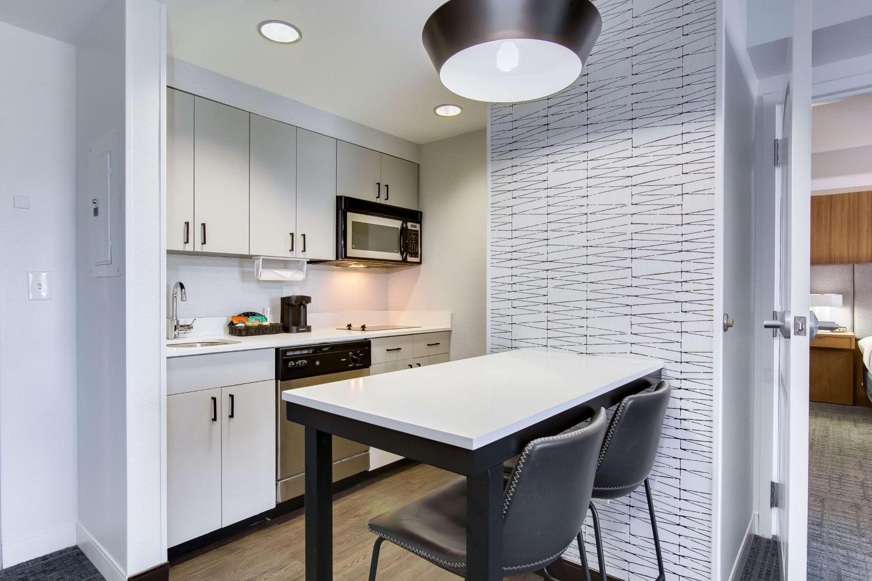 One-Bedroom King Suite - Non-Smoking - Photo 6
