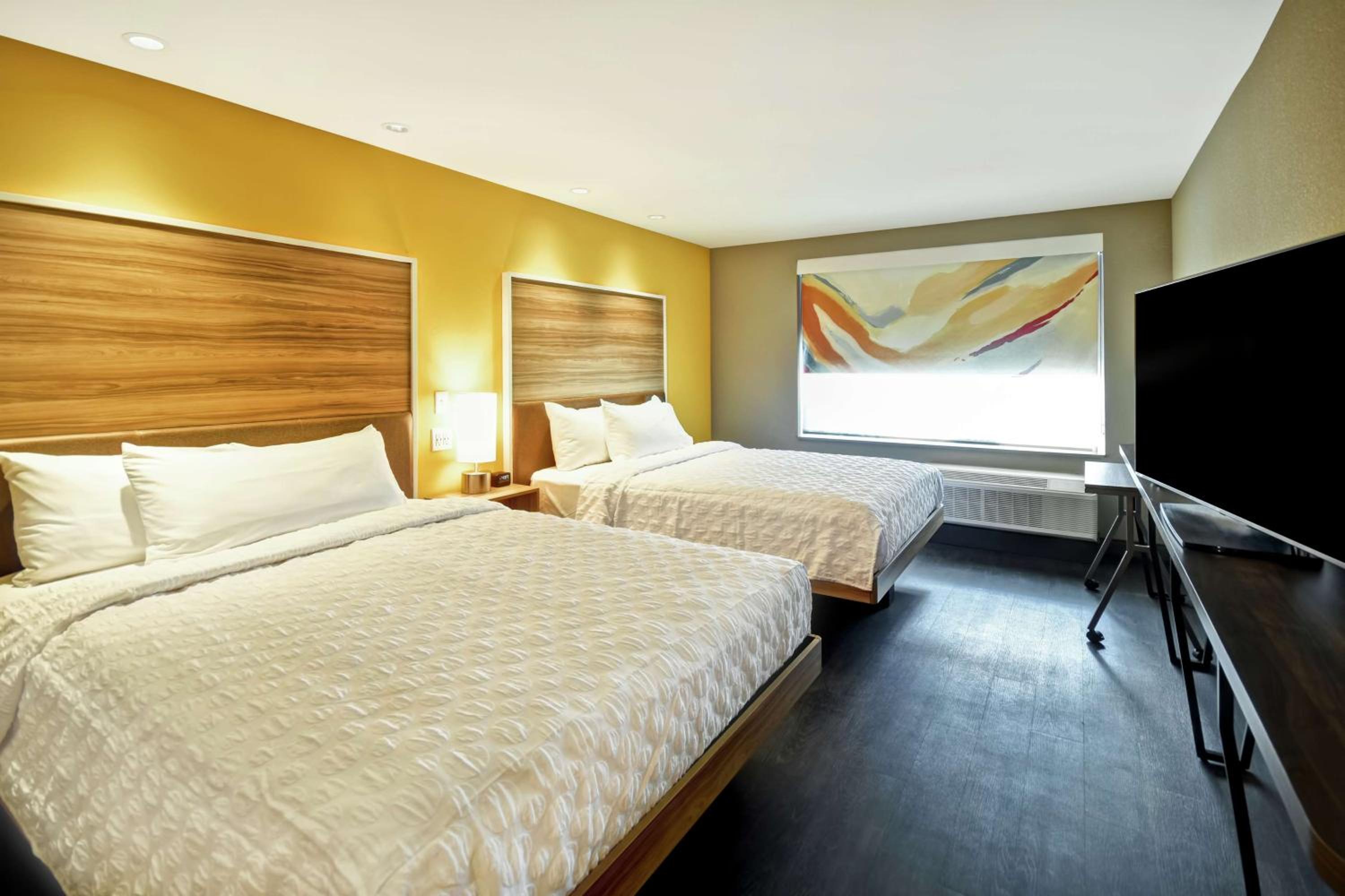 Queen Room with Two Queen Beds - Photo 1