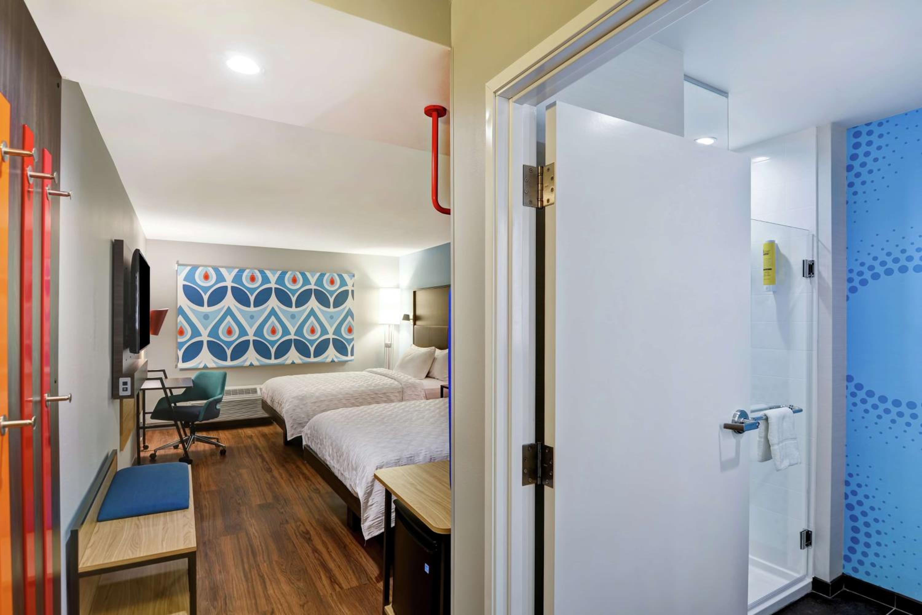 Queen Room with Two Queen Beds - Photo 1
