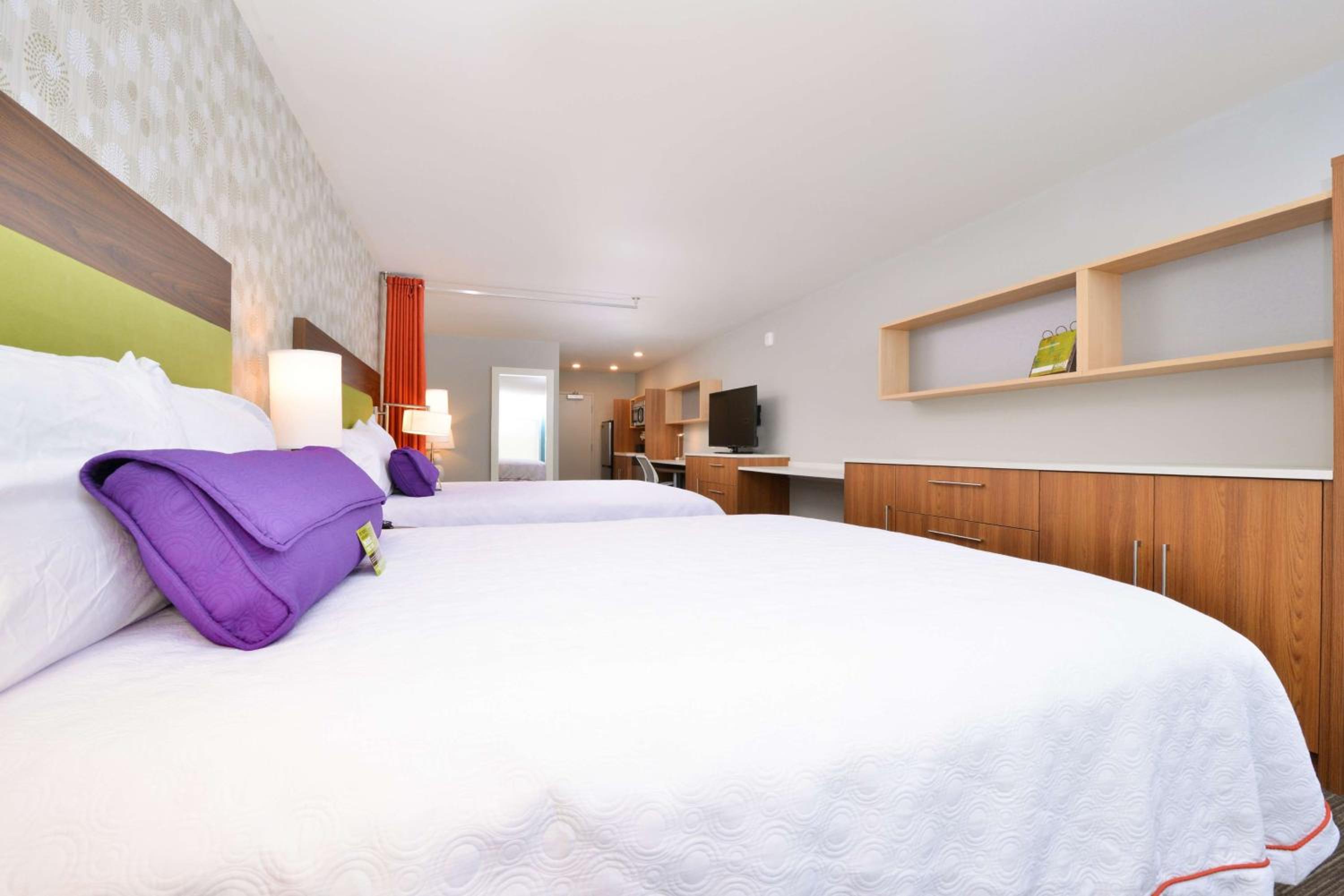Queen Studio with Two Queen Beds - Non-Smoking - Photo 4