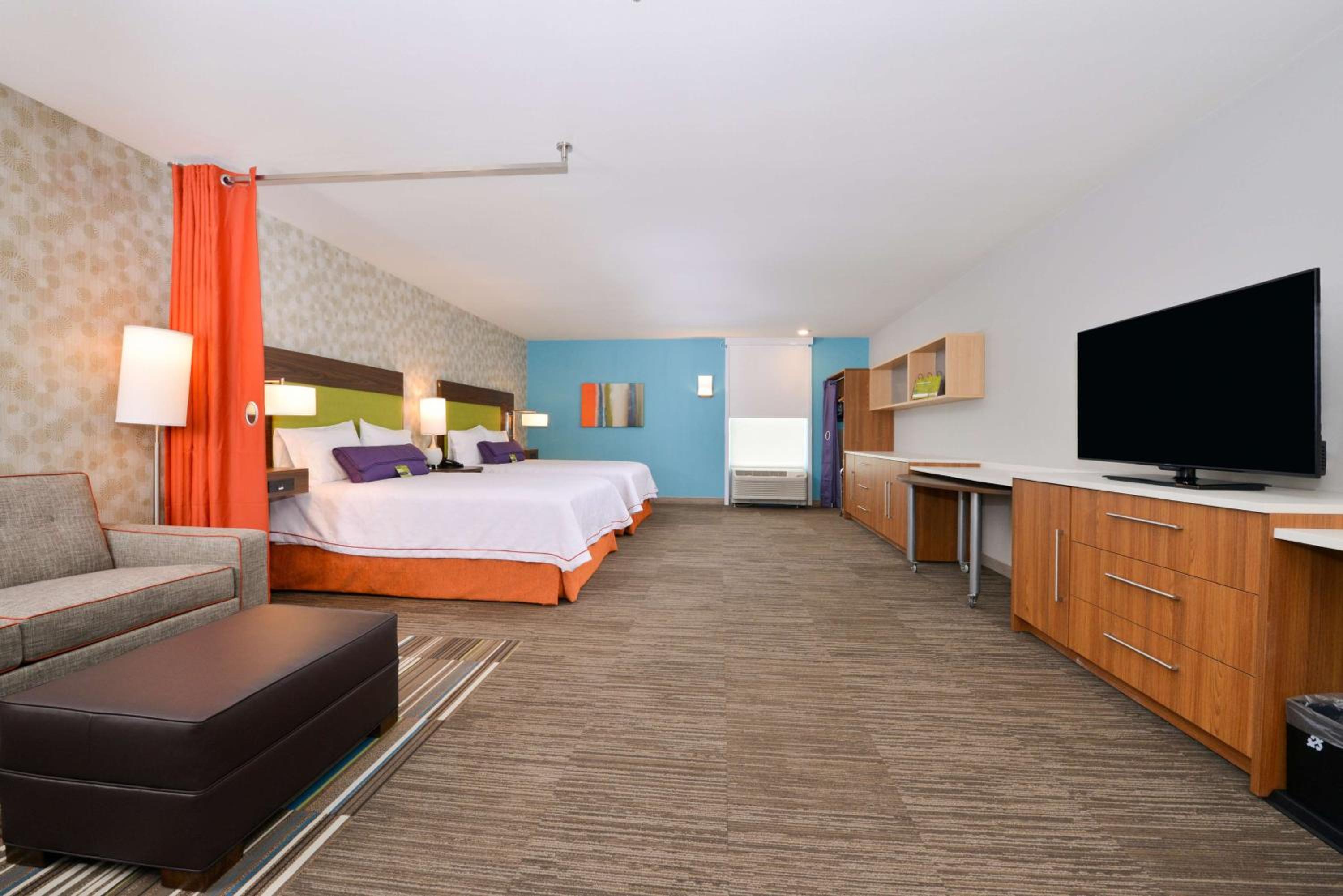 Queen Studio with Two Queen Beds - Non-Smoking - Photo 2