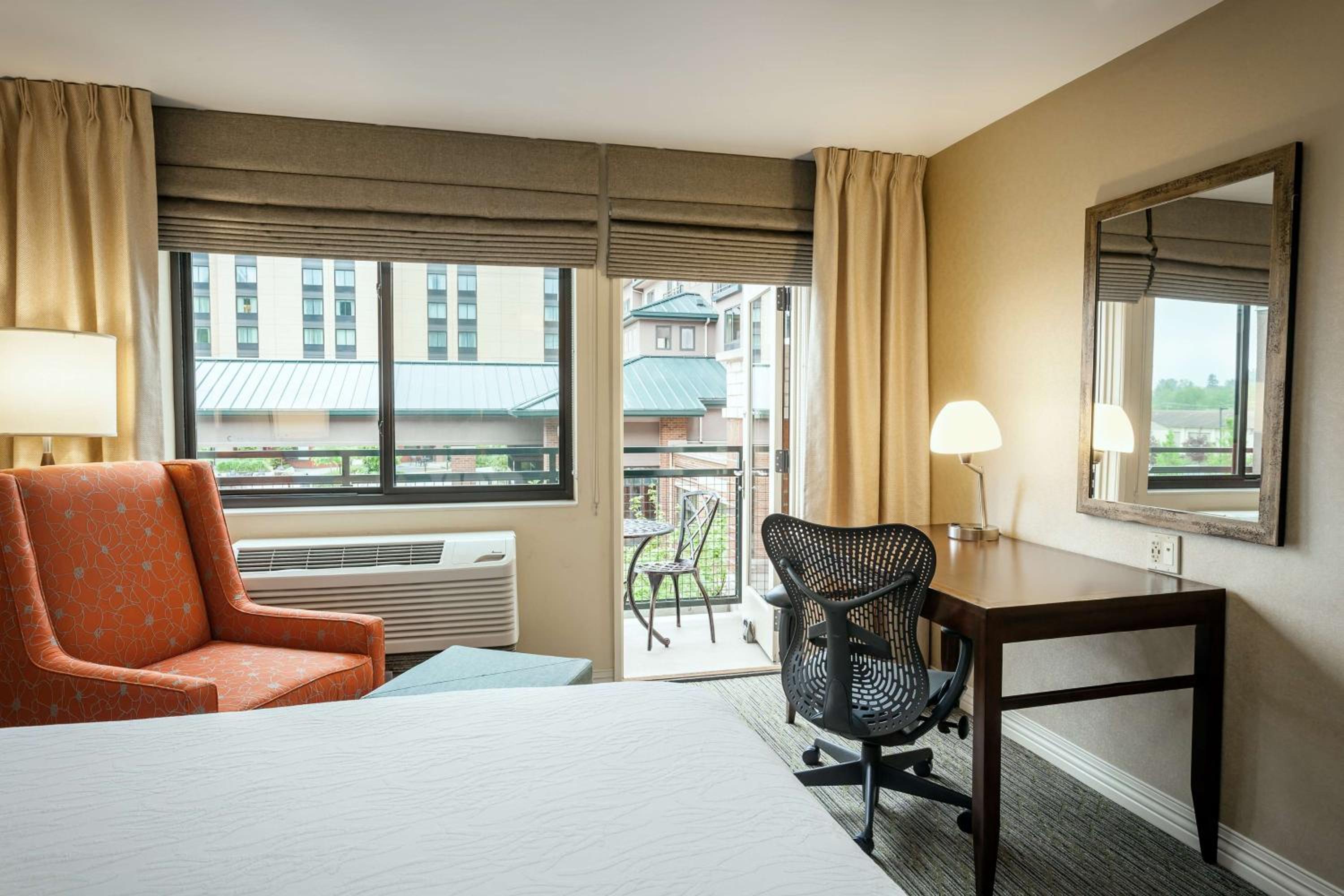 Queen Room with Two Queen Beds and Balcony - Photo 5