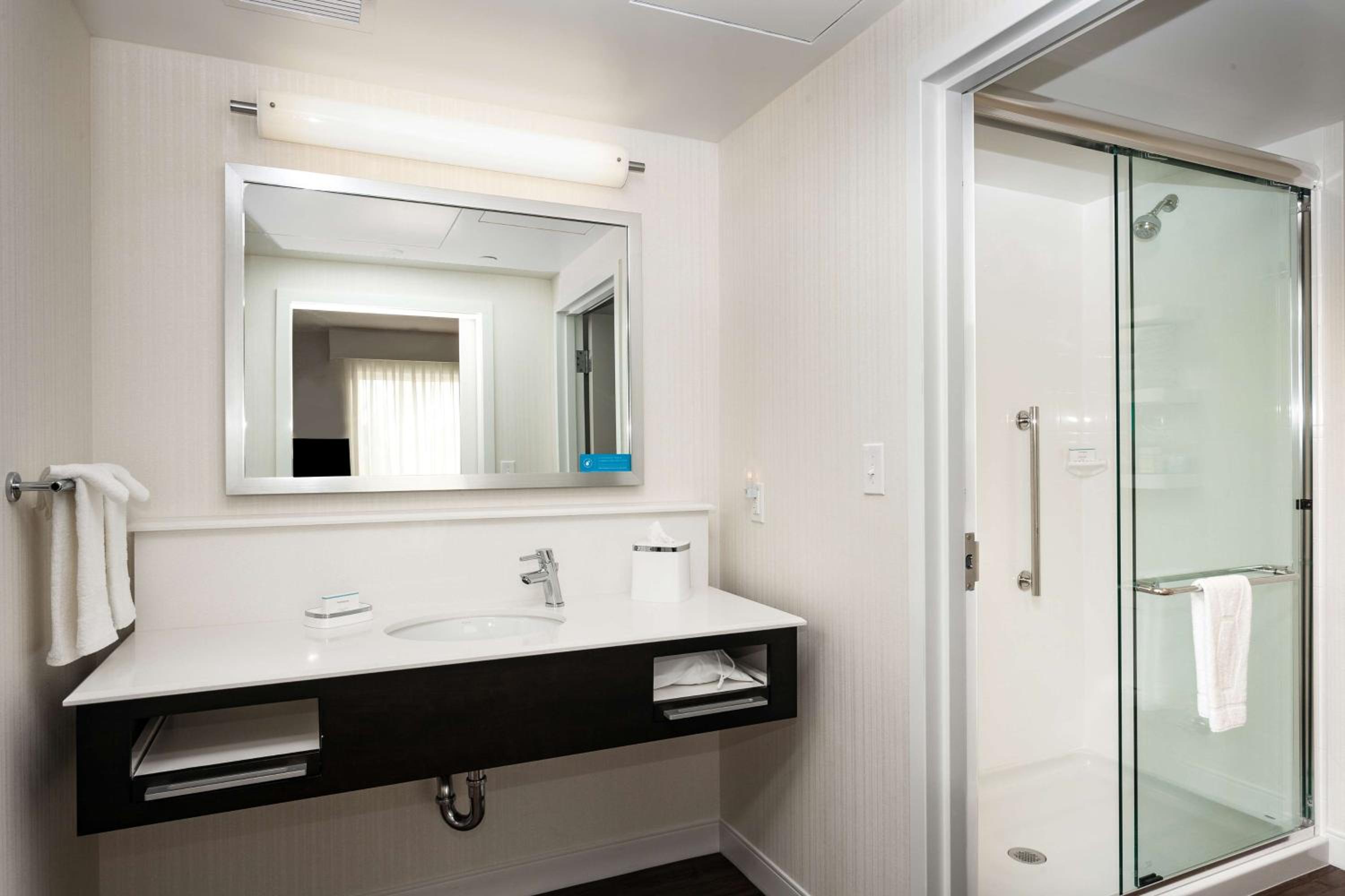 King Studio Suite - Hearing Access/Non-Smoking