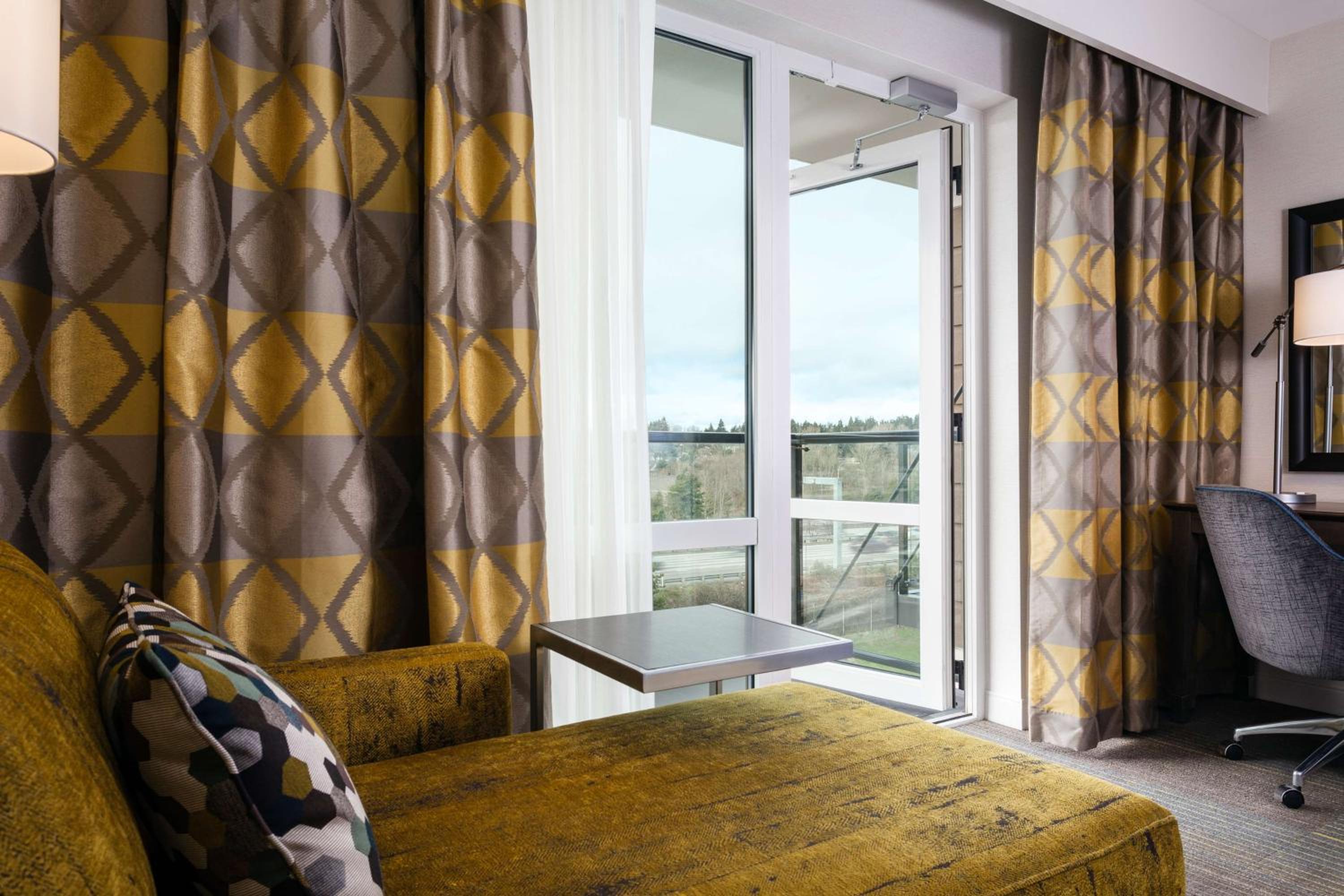 King Room with Shower and Balcony - Non-Smoking