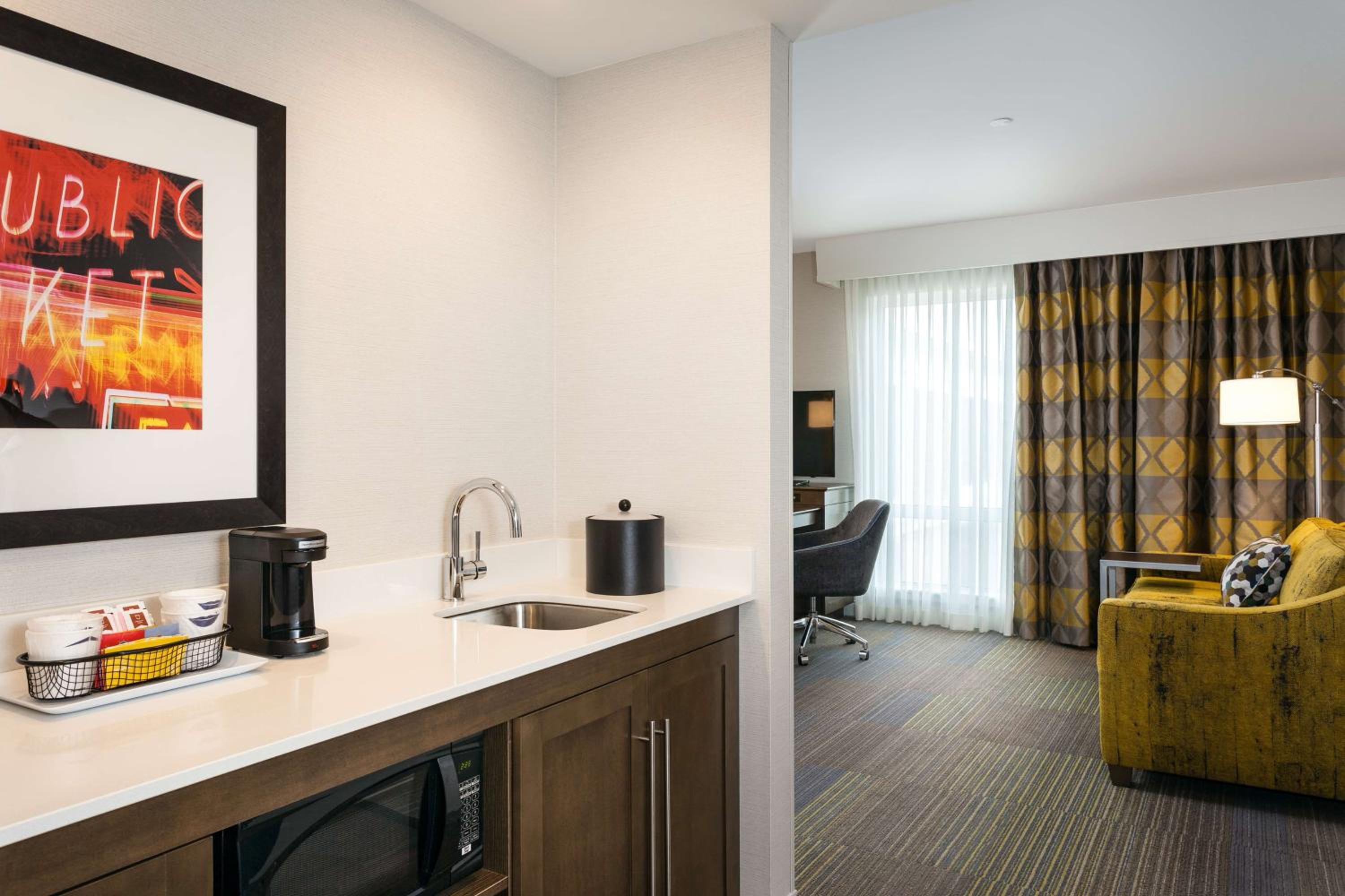 King Studio Suite - Hearing Access/Non-Smoking