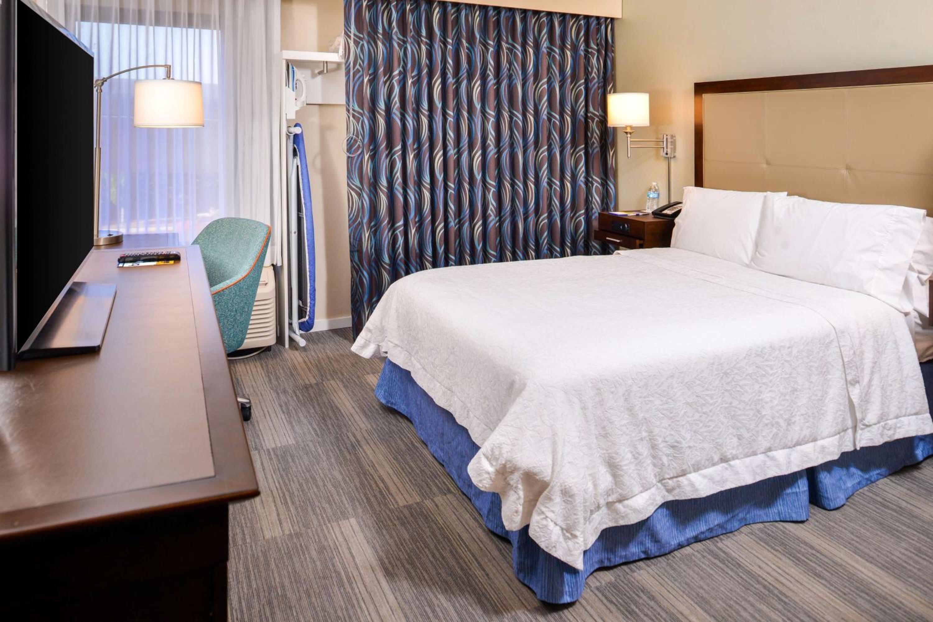 Double Room with Roll-in Shower - Mobility Accessible/Non-Smoking photo 1