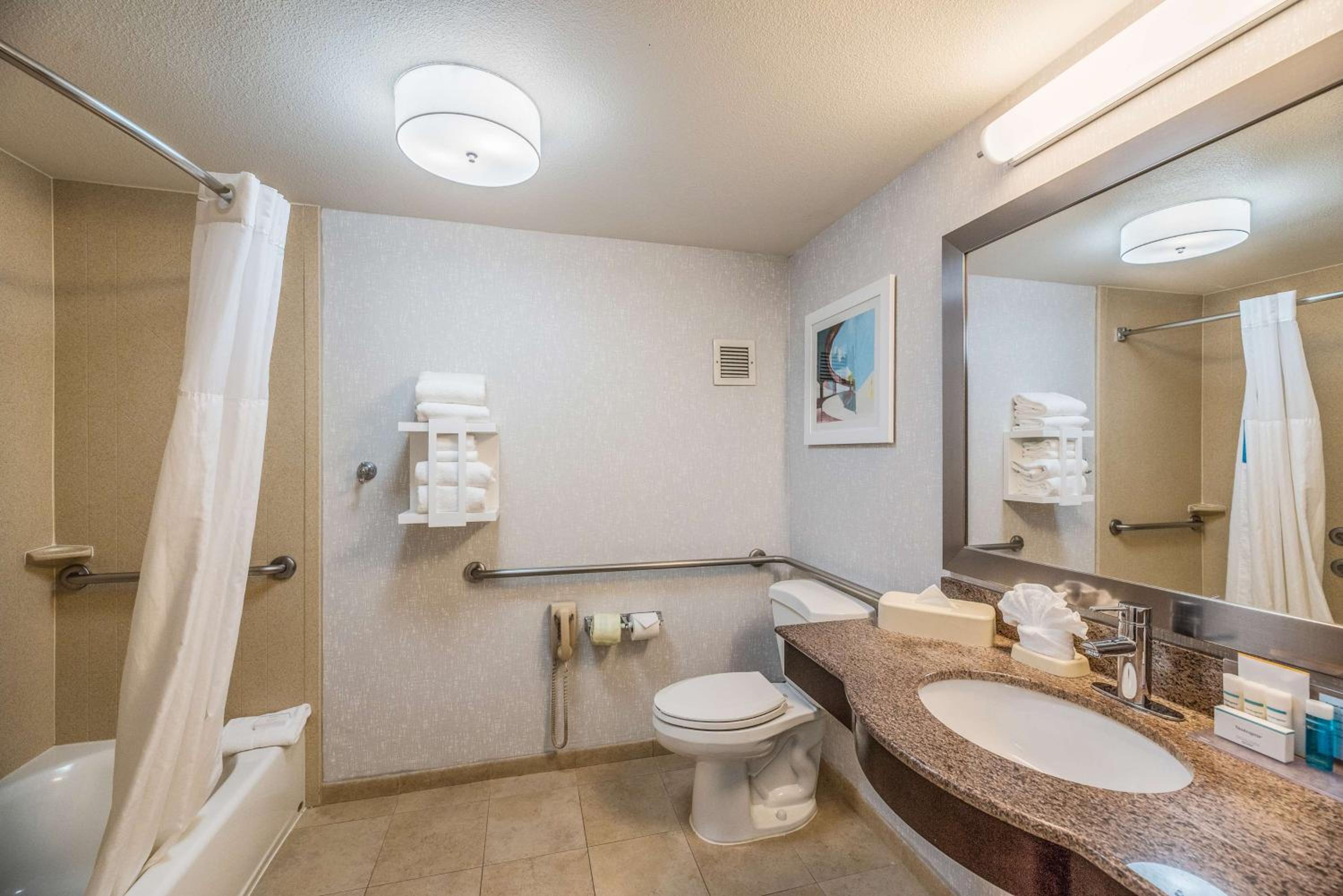 Queen Room with Two Queen Beds - Mobility and Hearing Access/Non-Smoking - Photo 3