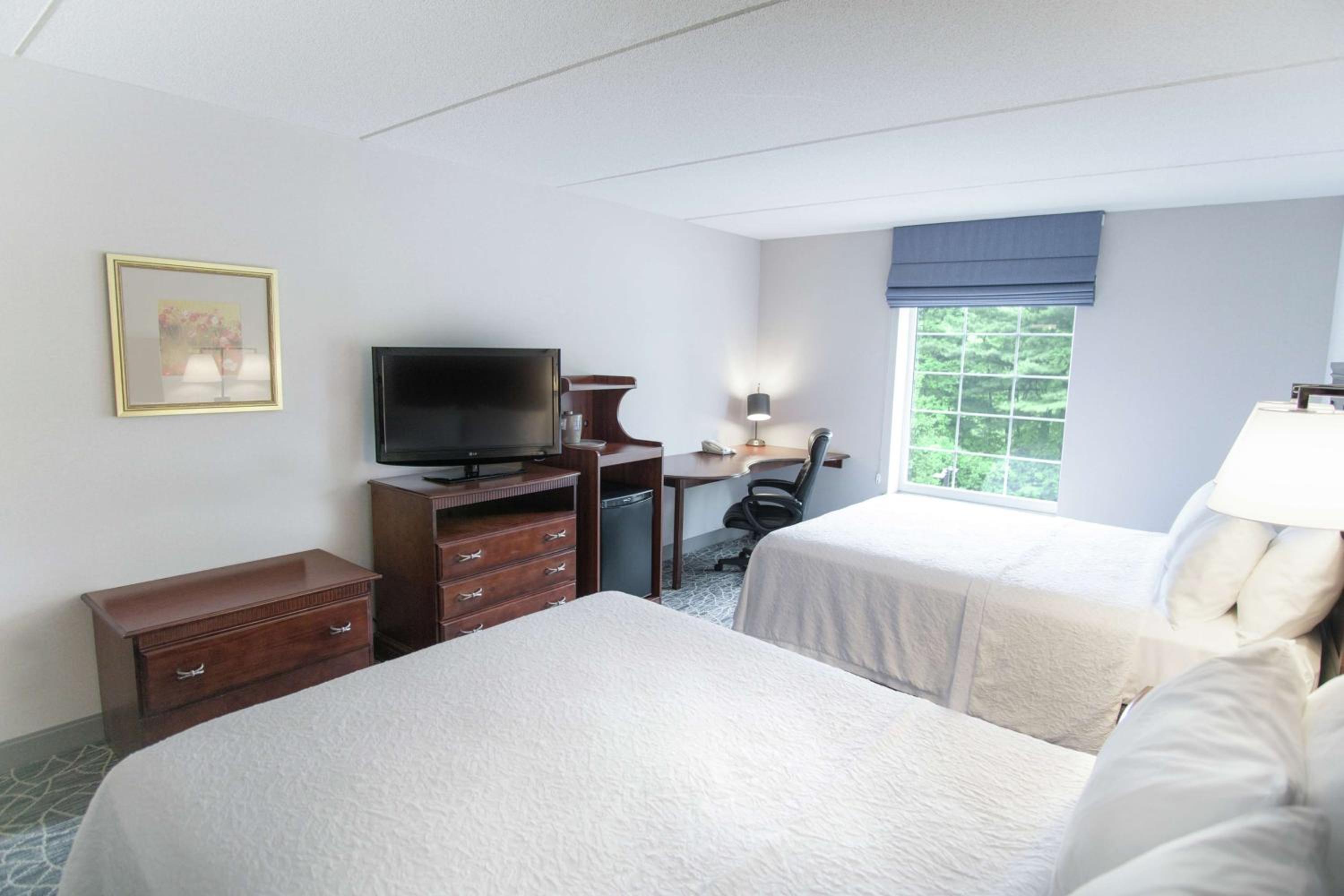 Room with Two Queen Beds - Non-Smoking - Photo 3