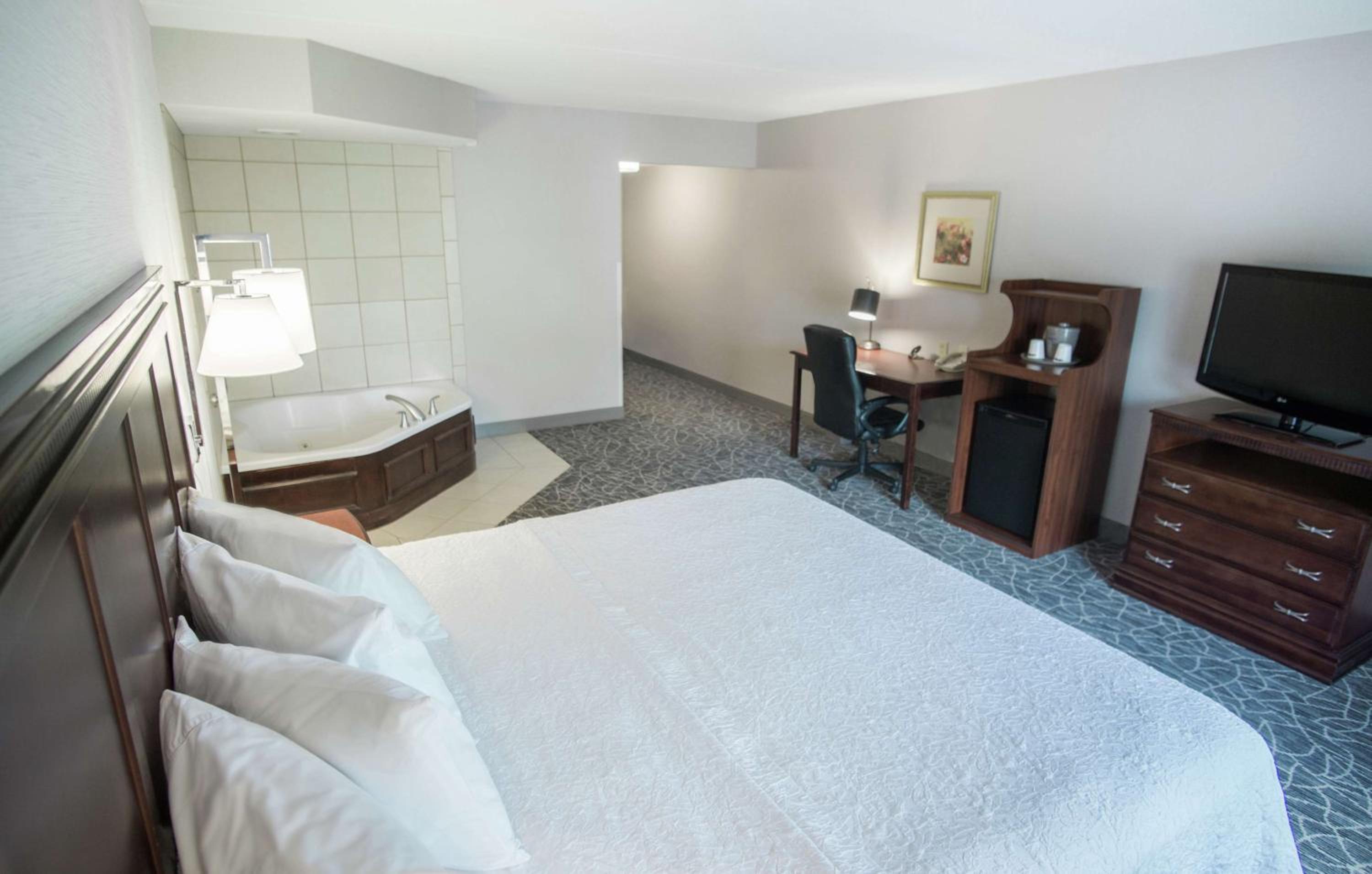 King Room with Whirlpool - Non-Smoking