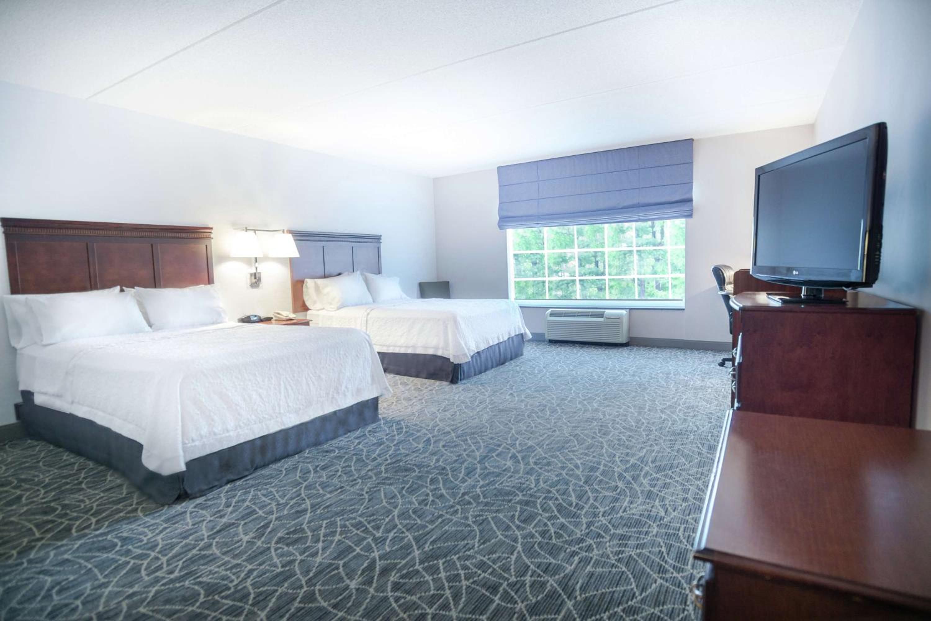 Queen Room with Two Queen Beds - Mobility and Hearing Access/Non-Smoking - Photo 2