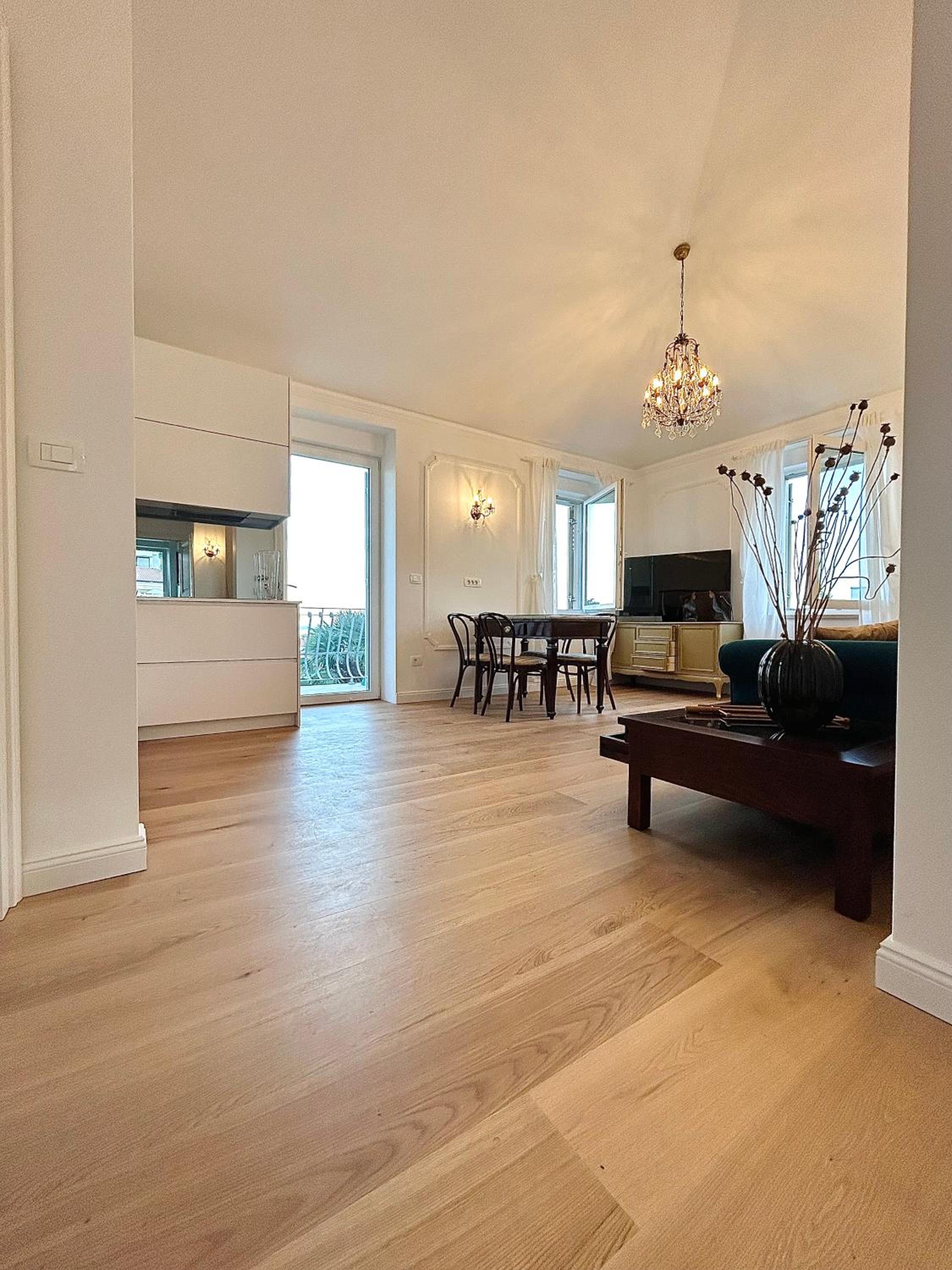 Deluxe One-Bedroom Apartment