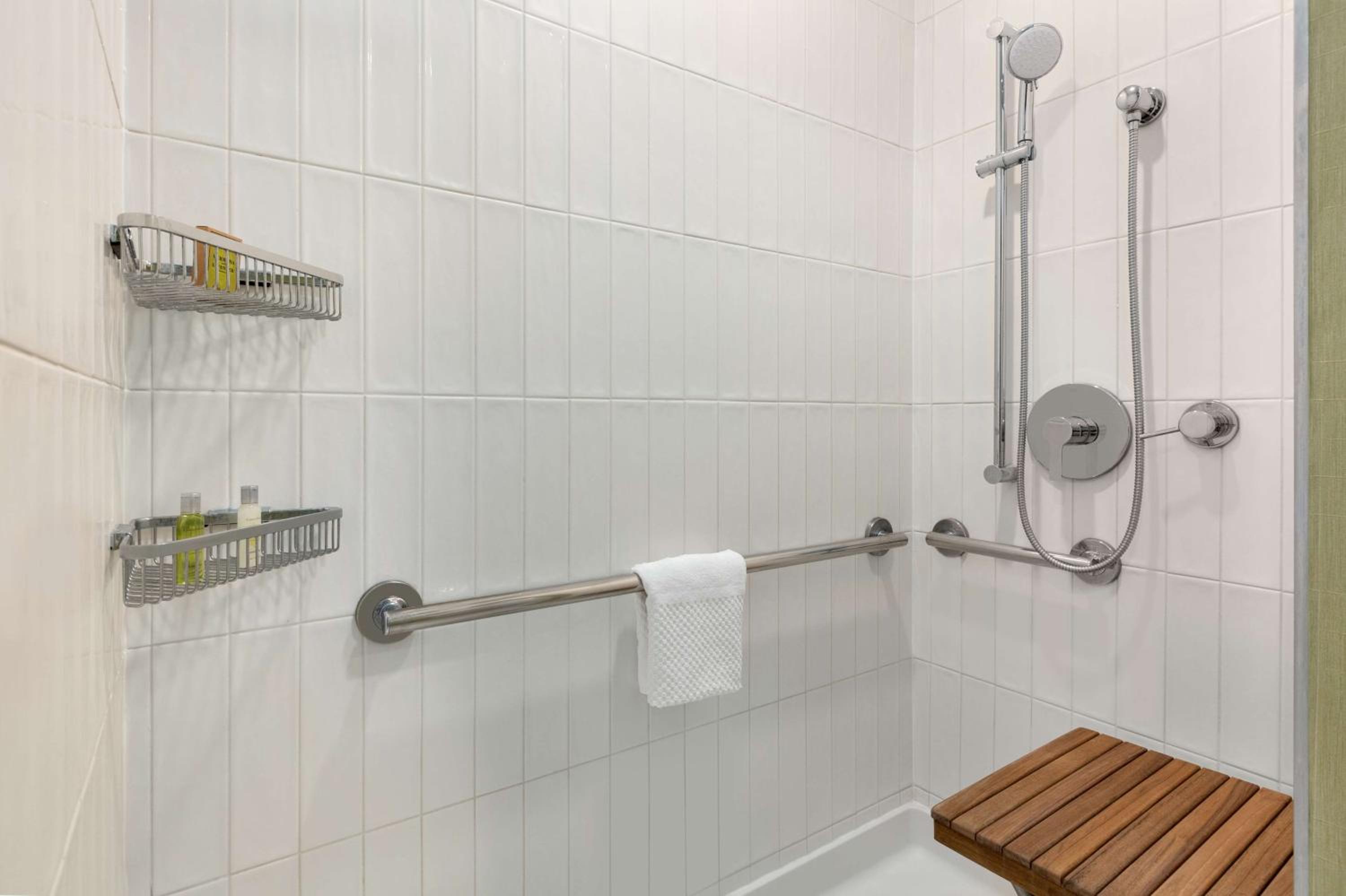 King Room with Roll-In Shower - Mobility and Hearing Access - Photo 3