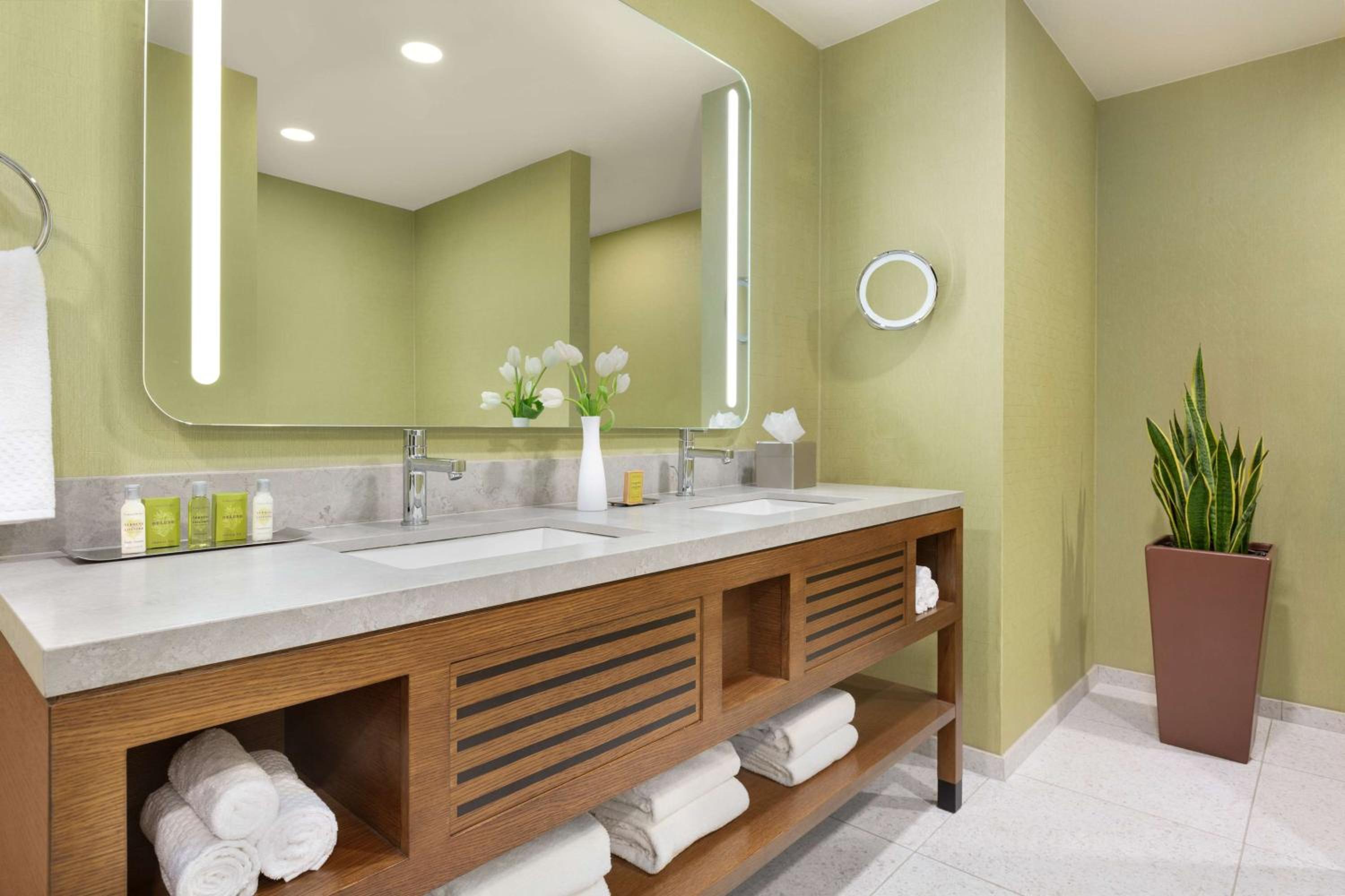 Junior Suite with Balcony - Photo 2