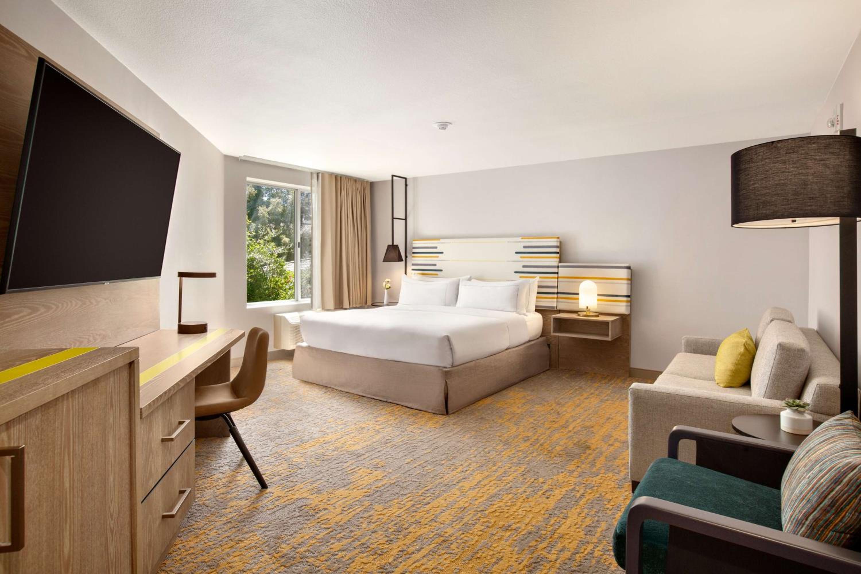 King Room - Hearing Access - Photo 1