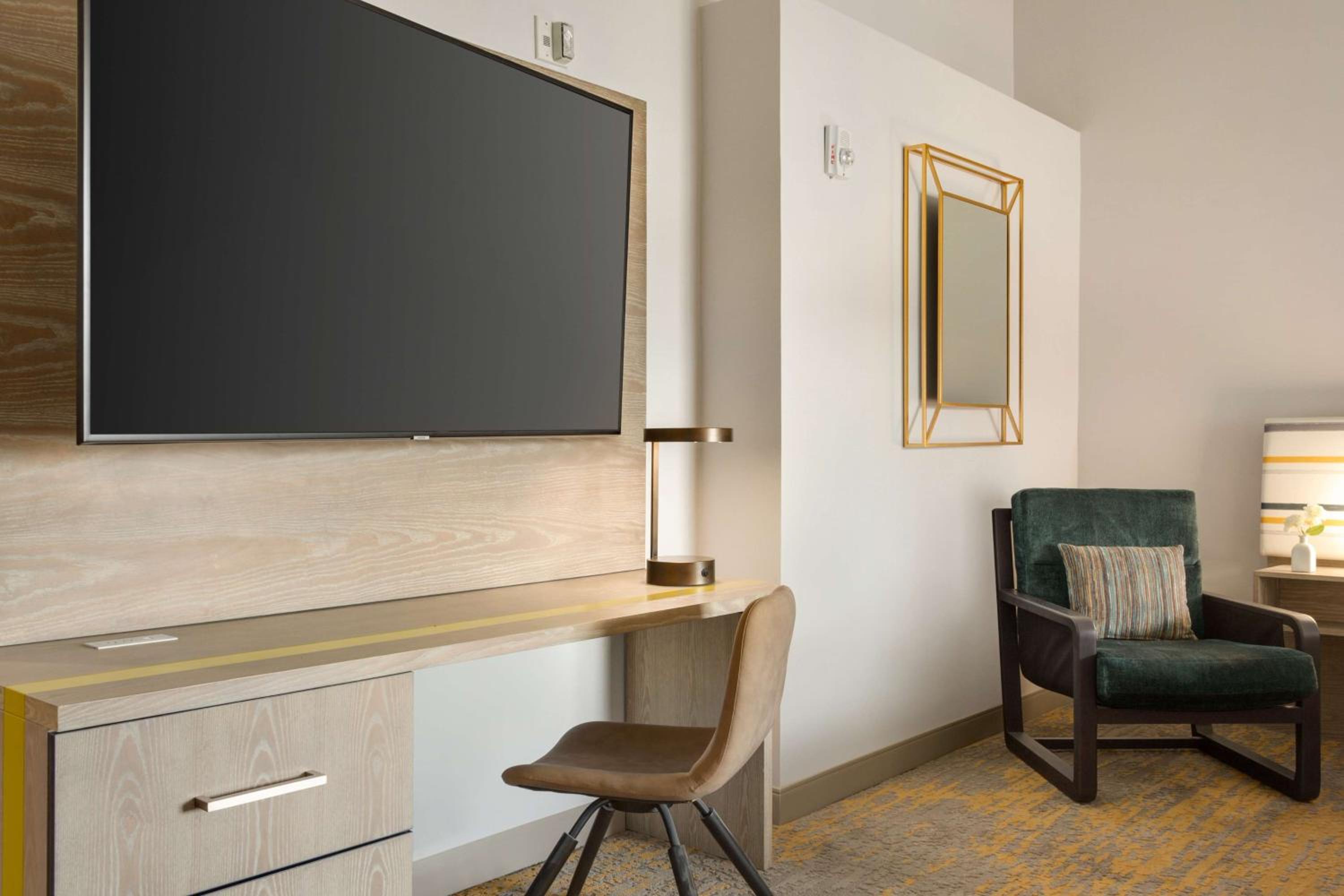 King Room with Roll-In Shower - Mobility and Hearing Access - Photo 2