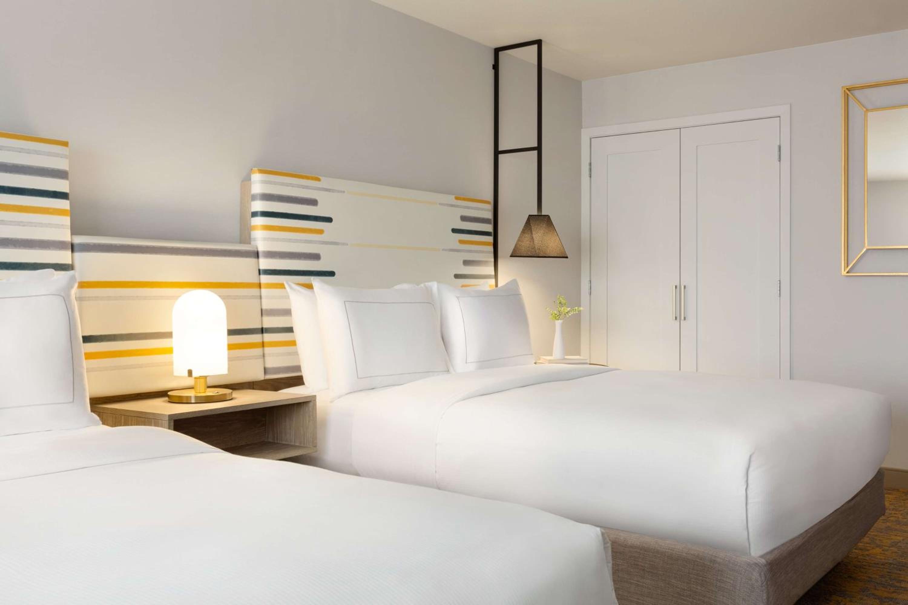 Queen Room with Two Queen Beds - Photo 3