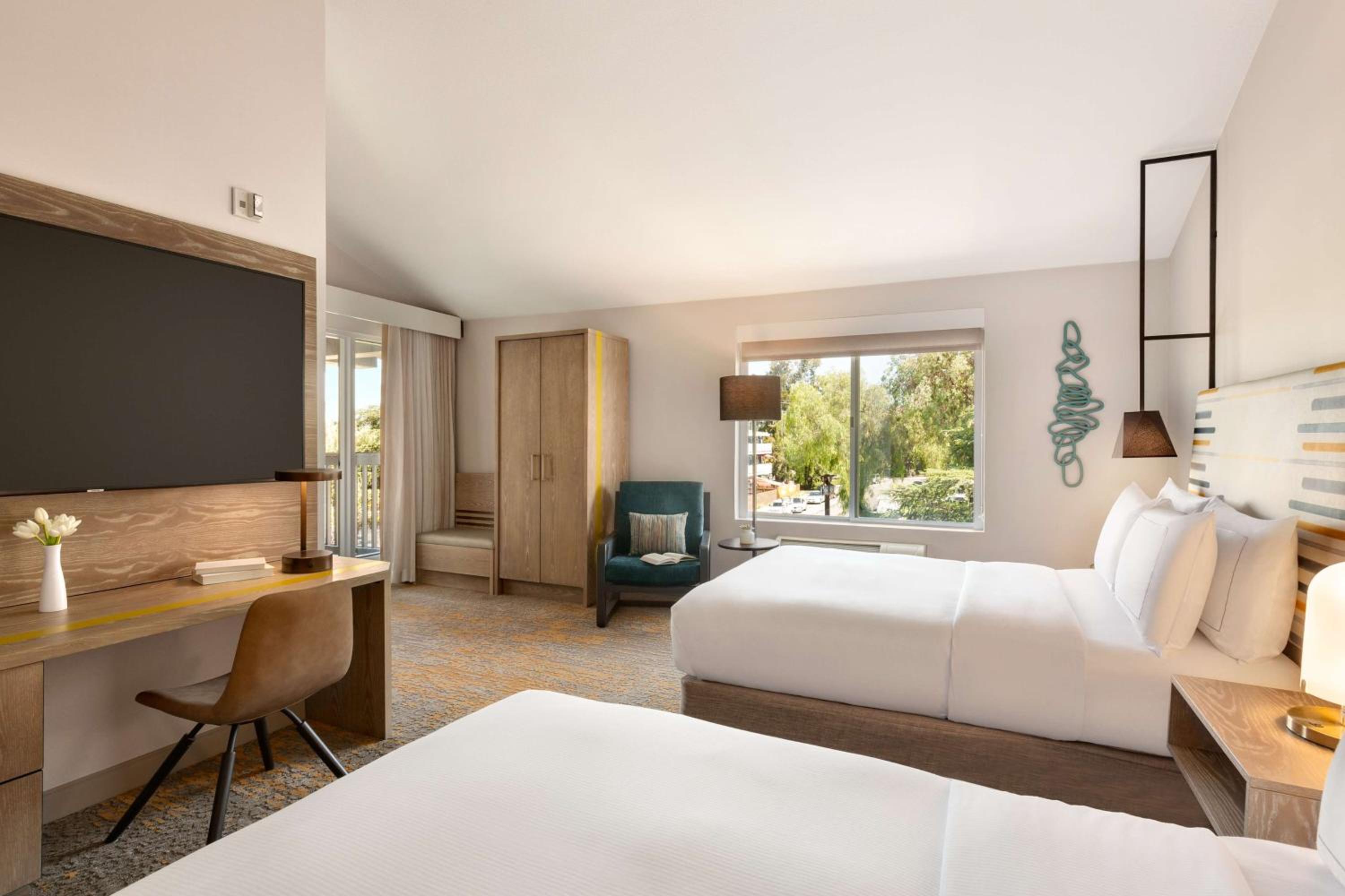 Queen Room with Two Queen Beds - Disability Access - Photo 3