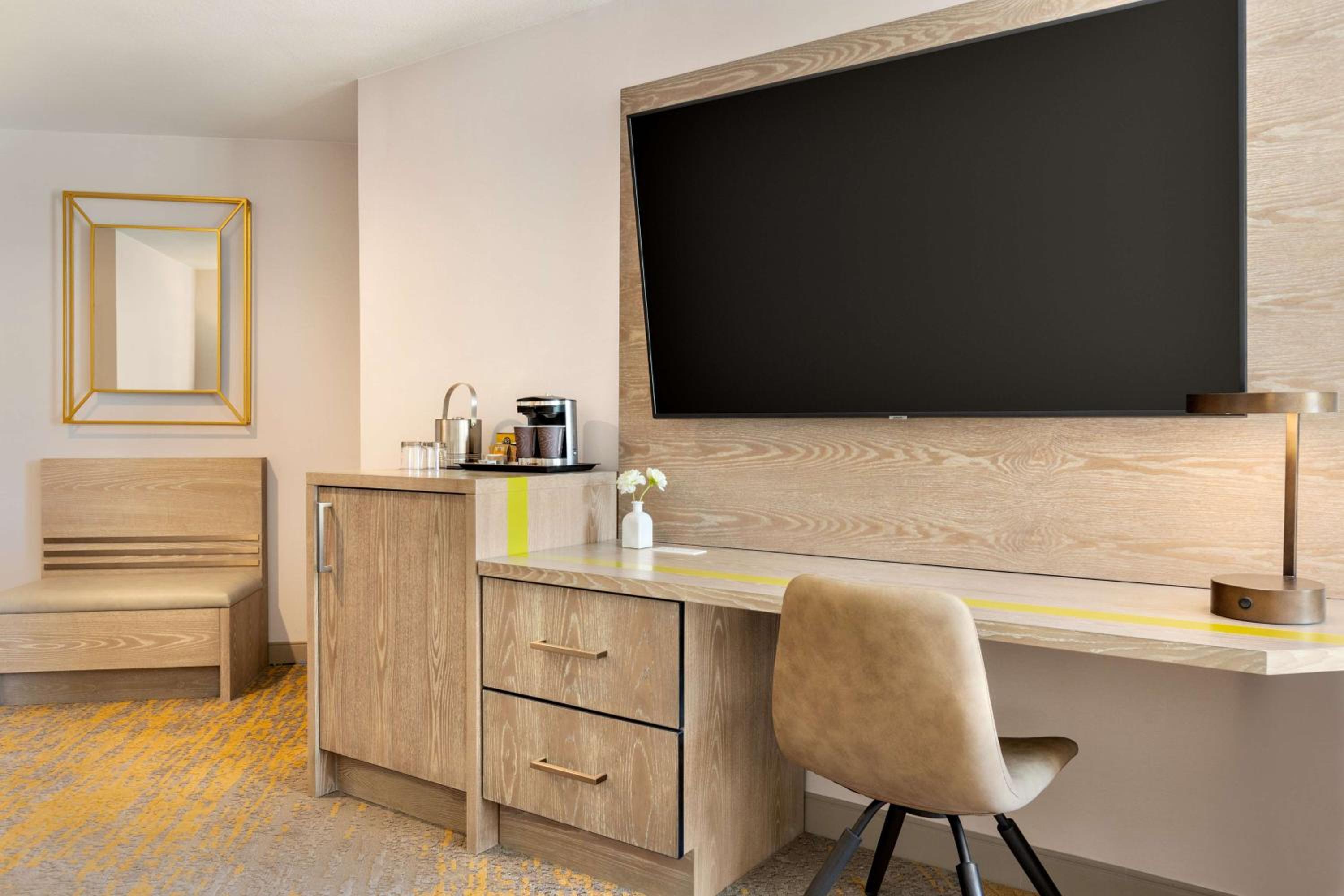 King Room - Hearing Access - Photo 3