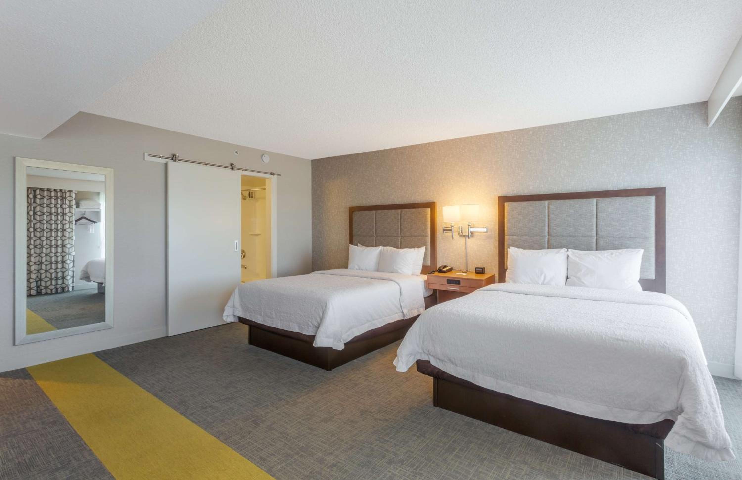 Queen Room with Two Queen Beds - Disability Access/Non-Smoking - Photo 3
