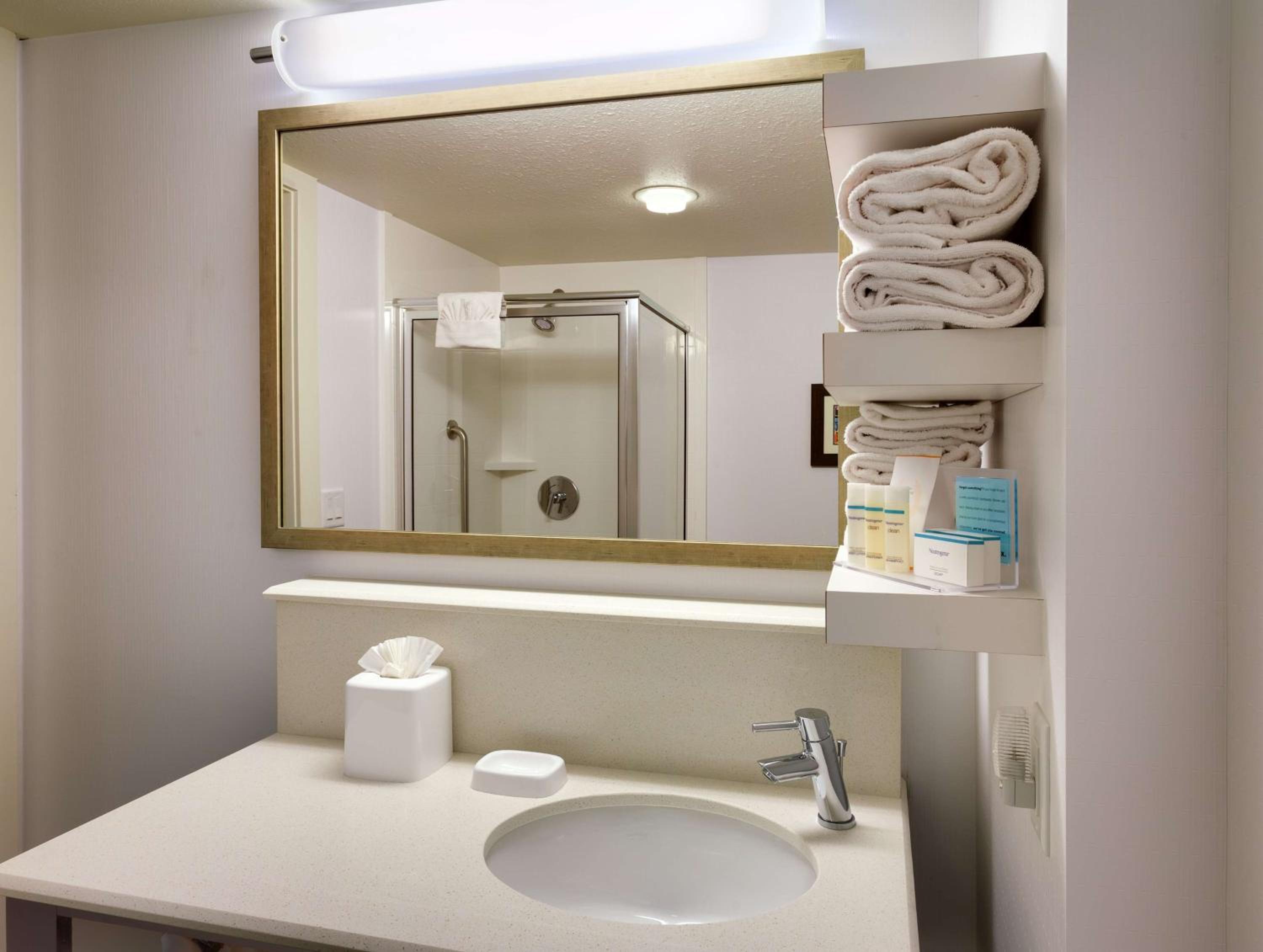 Studio King Suite - Photo 4