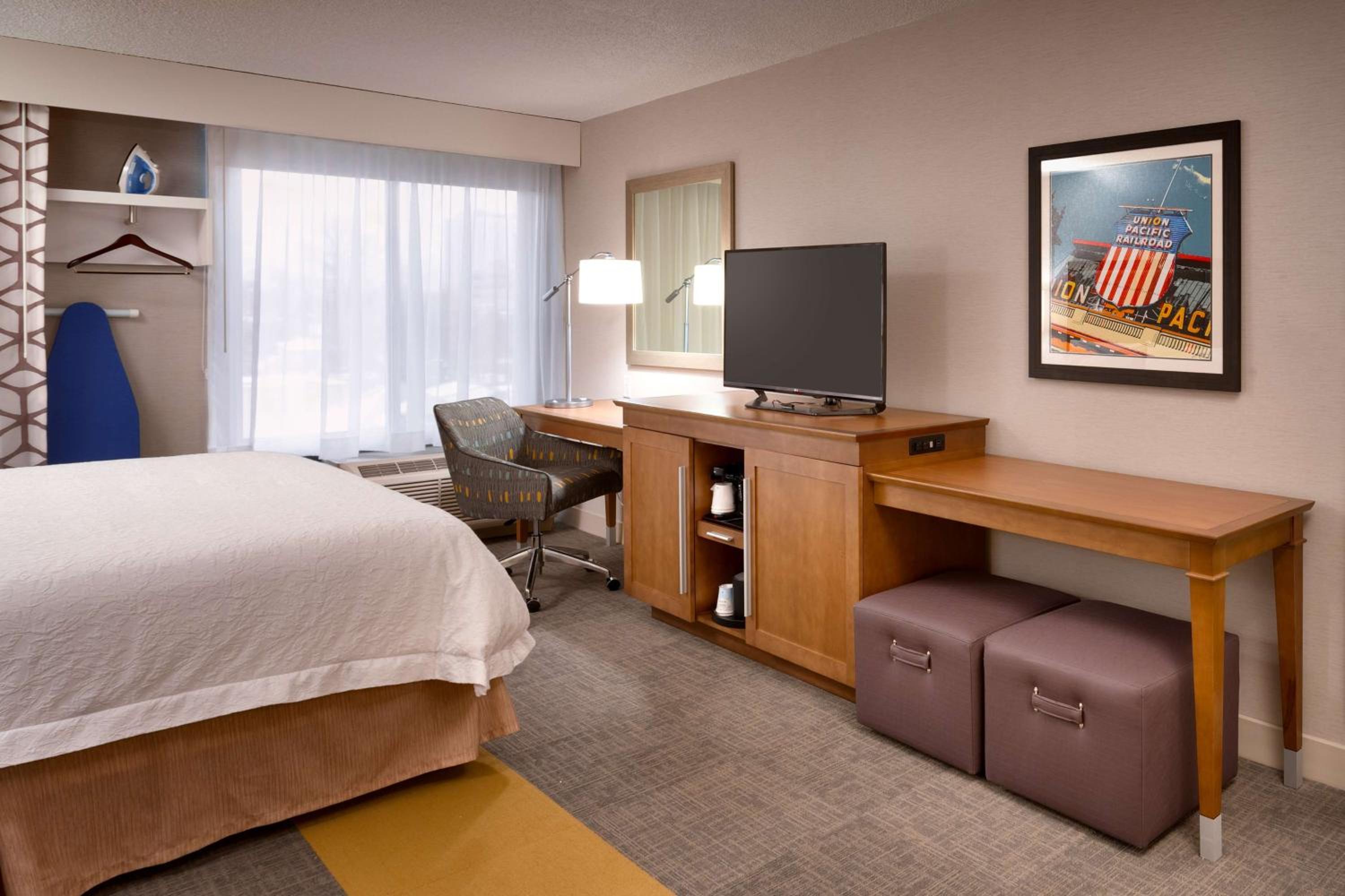 King Room with Sofa Bed - Photo 1