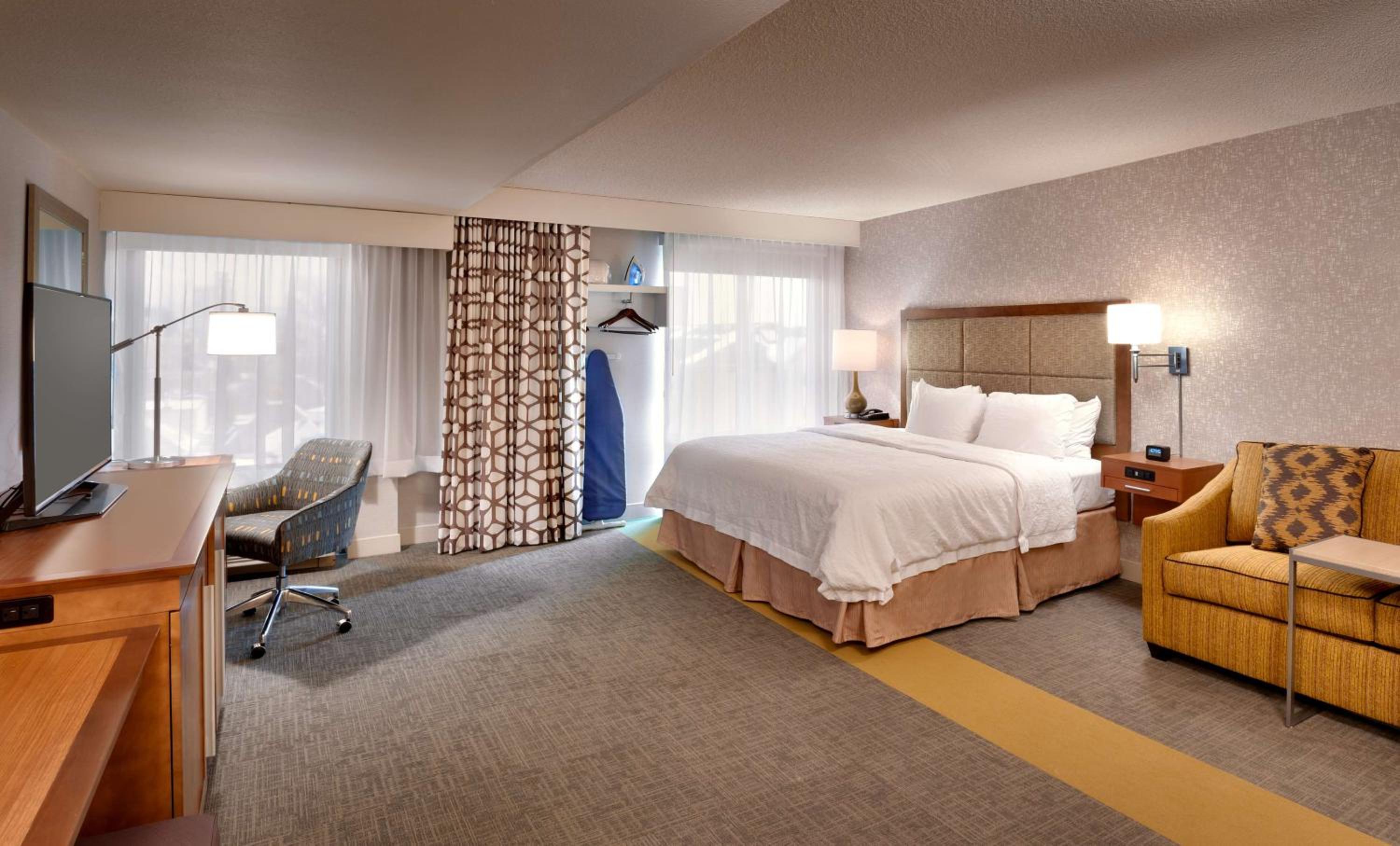 Studio King Suite - Photo 1