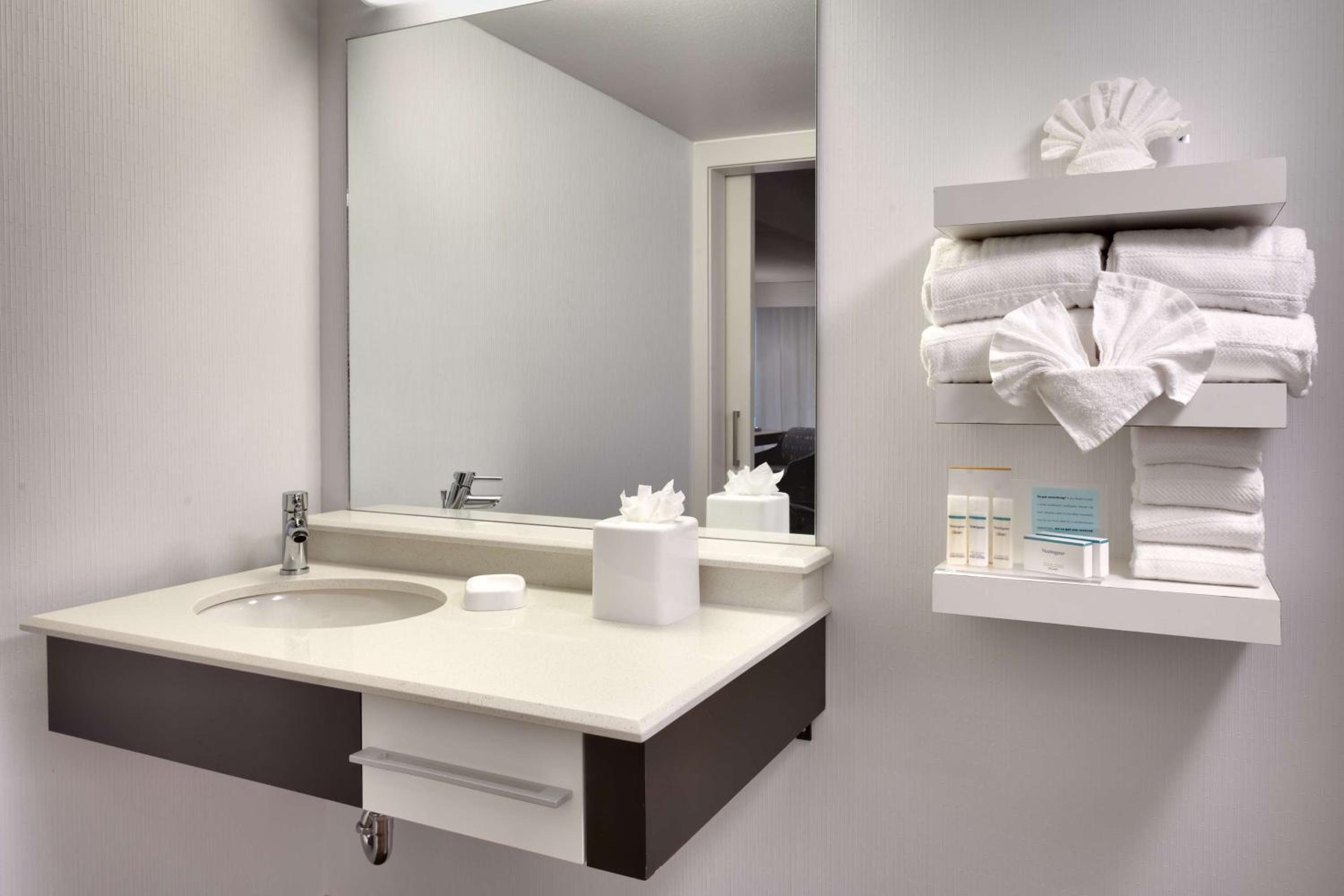 King Room - Mobility Access/Non-Smoking - Photo 8