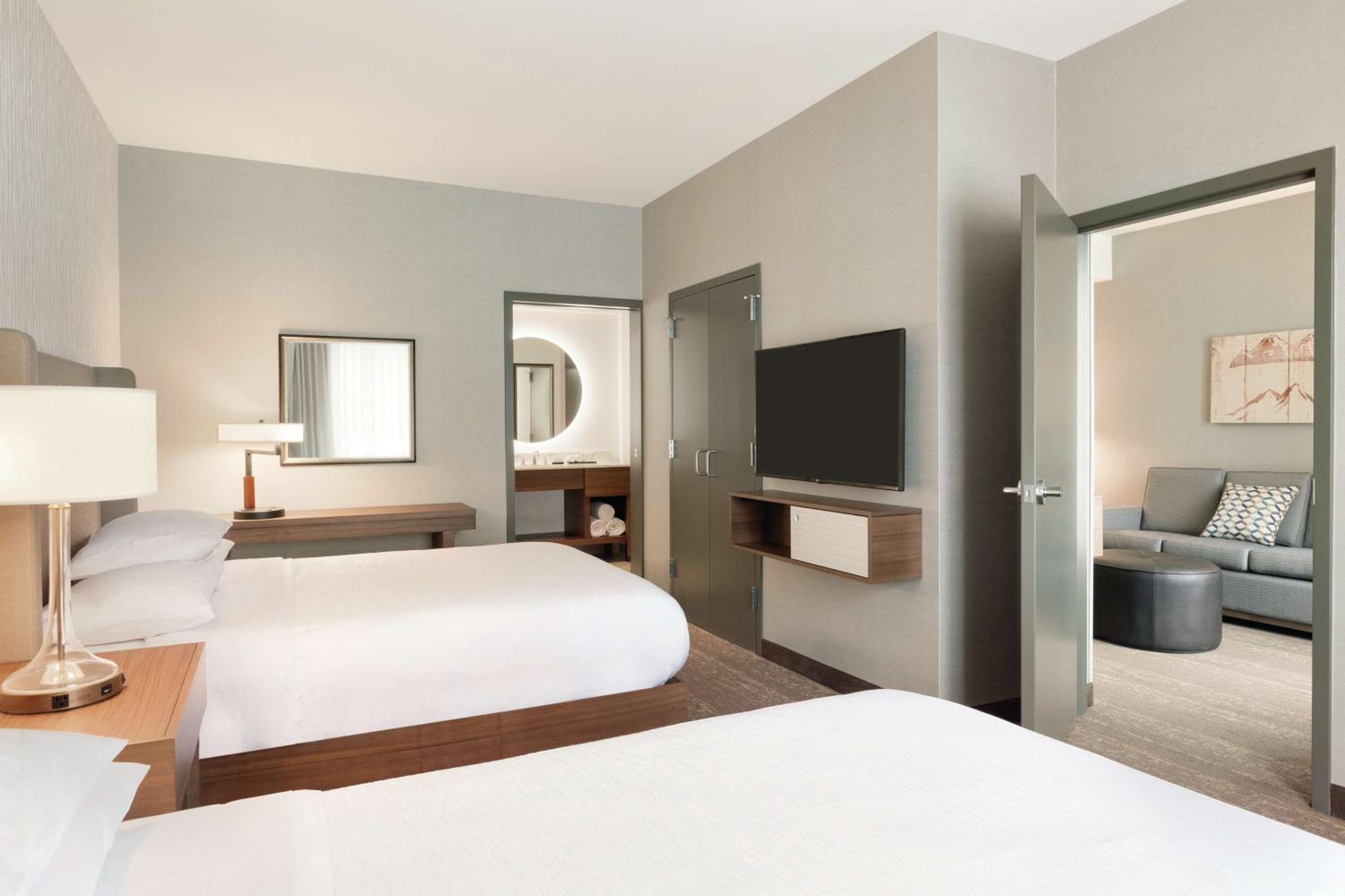 Two-Room Queen Suite with Two Queen Beds - Hearing Access photo 1