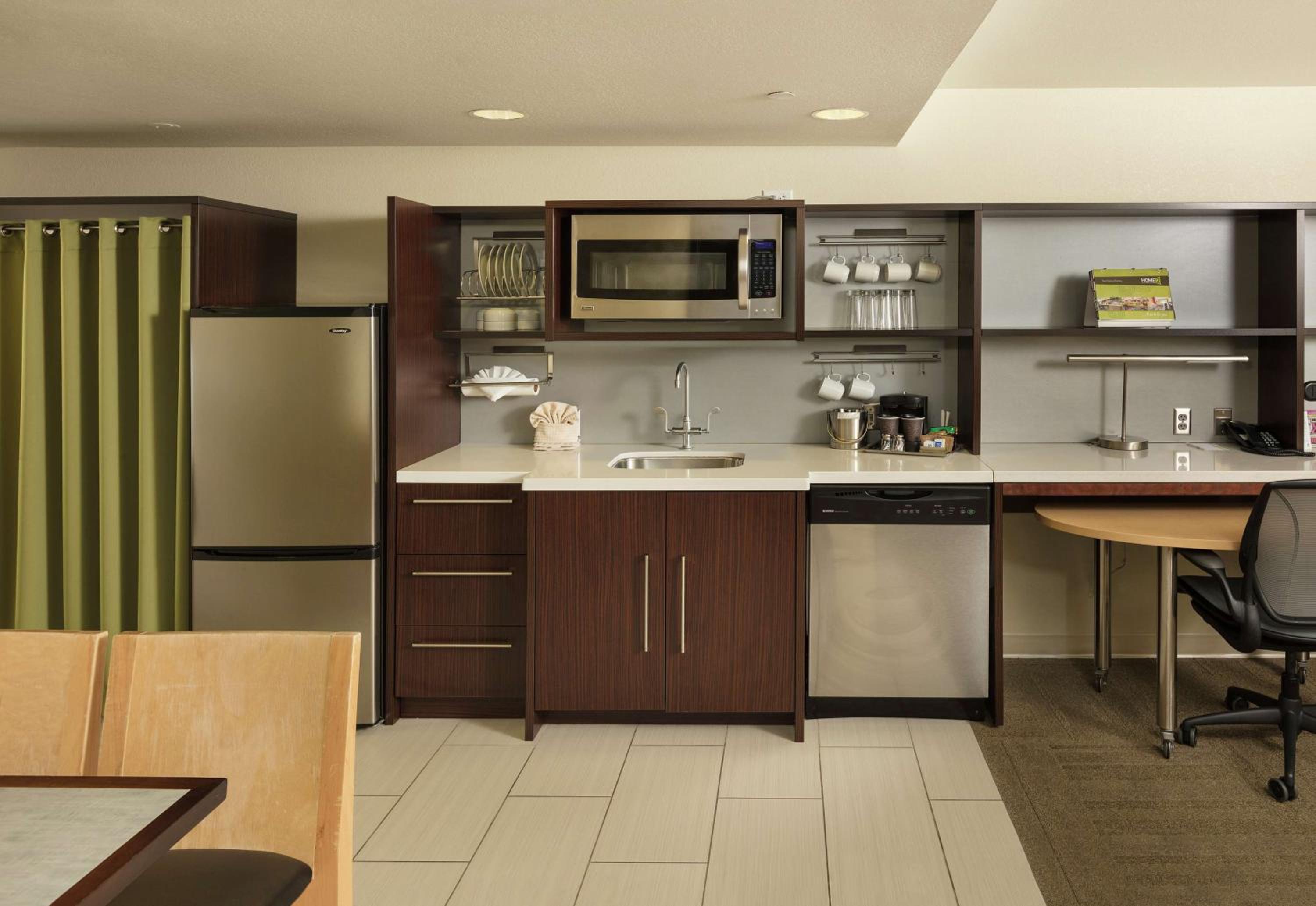 One-Bedroom King Suite - Non-Smoking