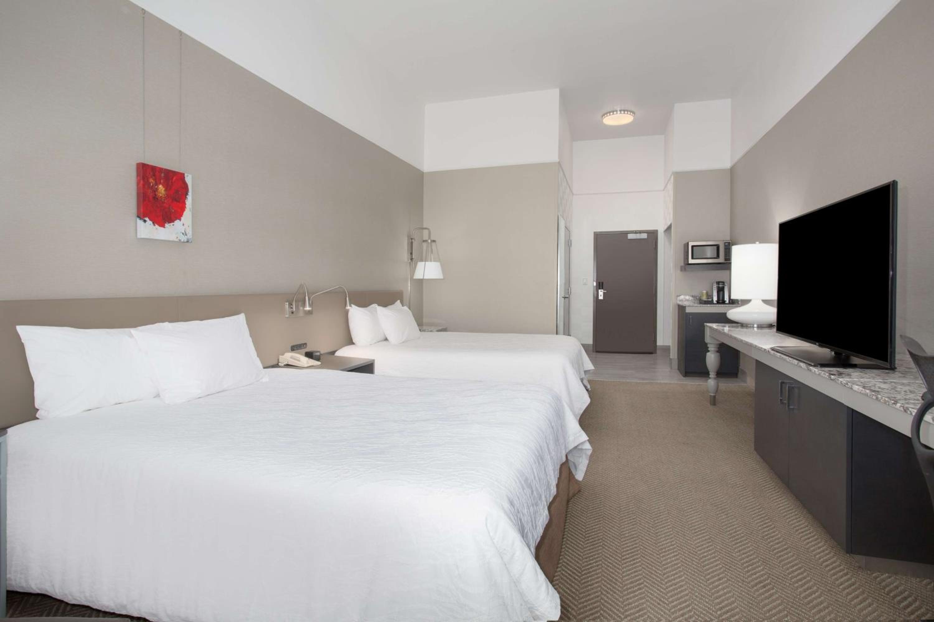 Queen Room with Two Queen Beds - Photo 2