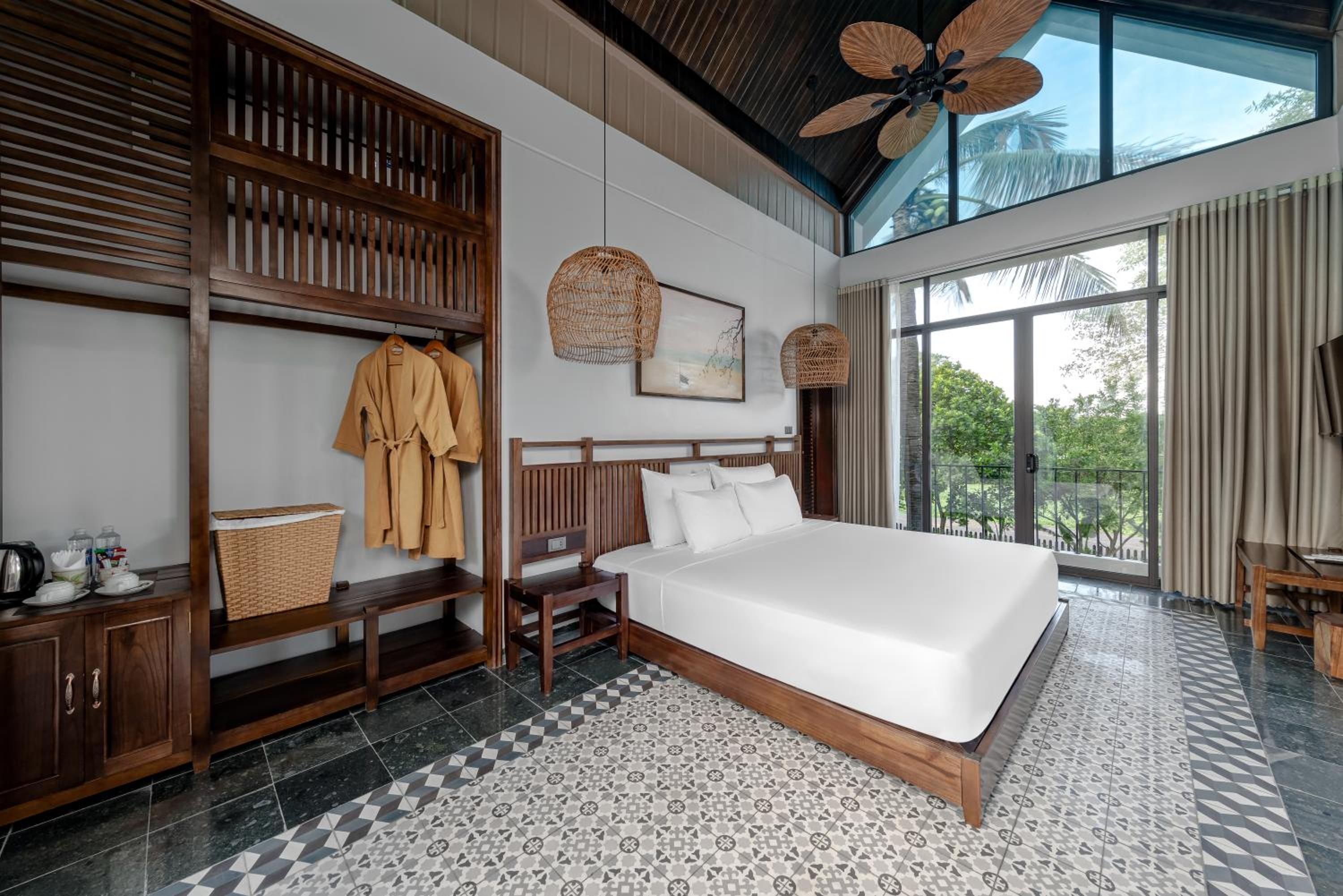 King Room with Pool View photo 3