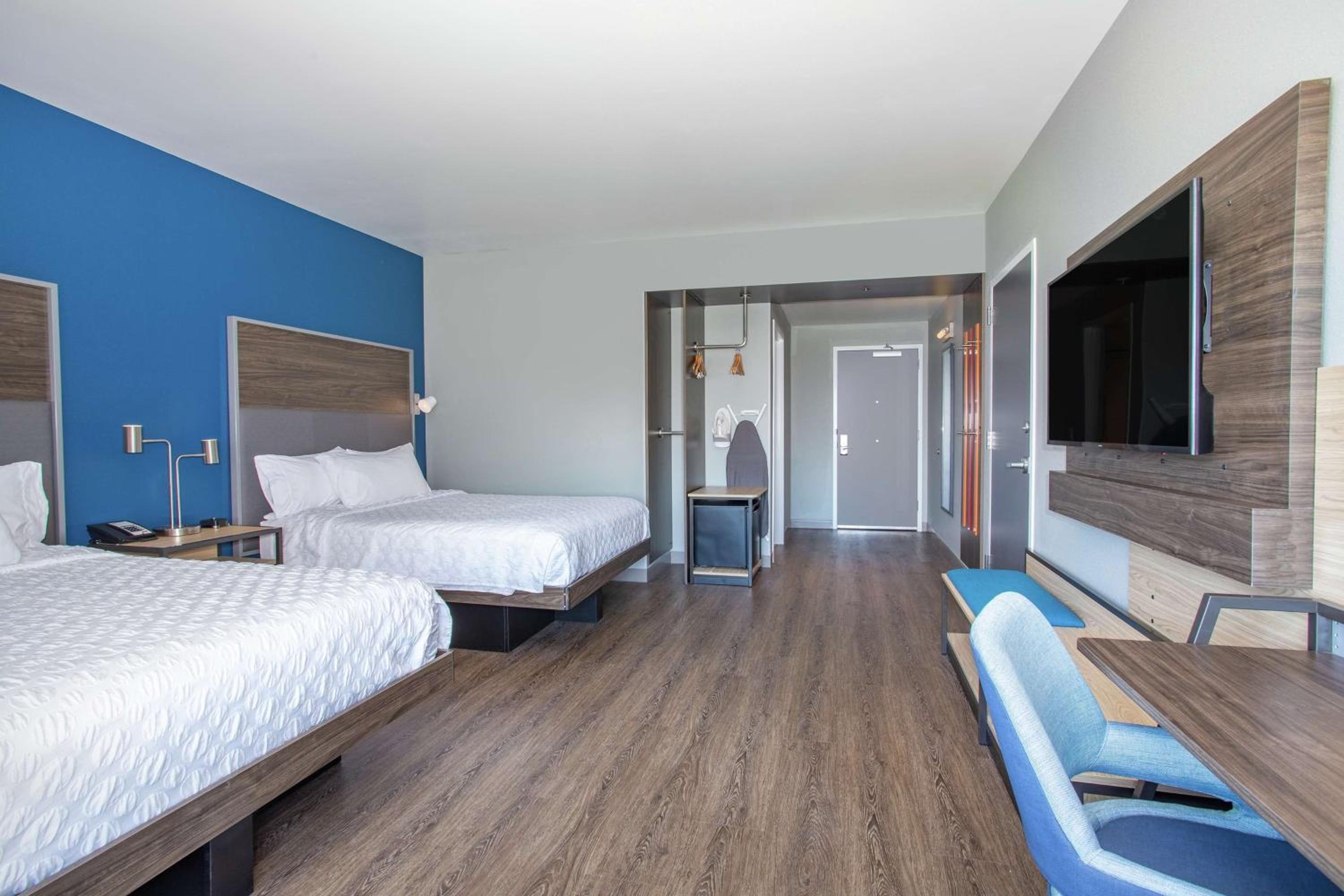 Queen Room with Two Queen Beds - Mobility Access - Photo 5