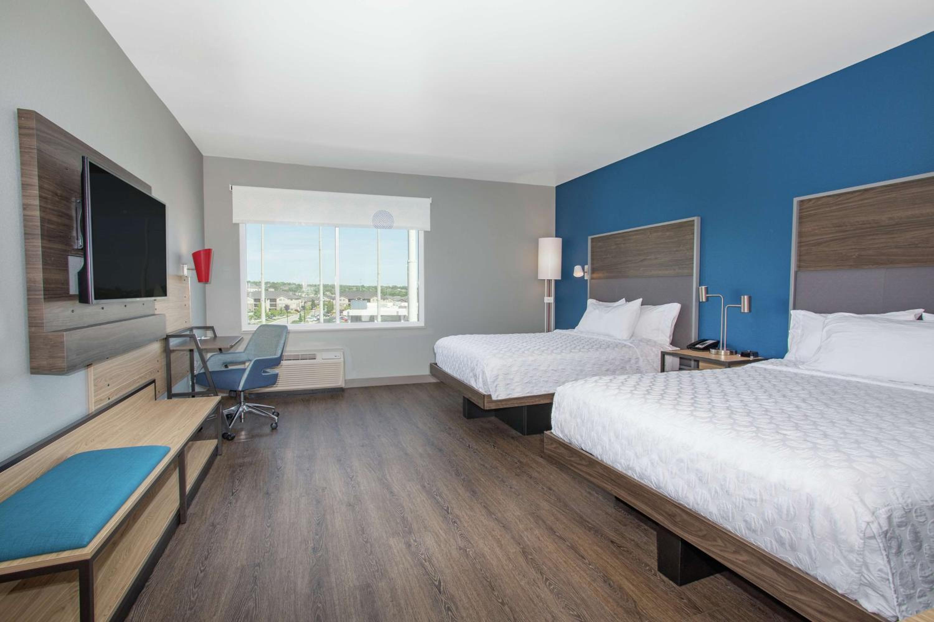 Queen Room with Two Queen Beds - Mobility Access - Photo 7