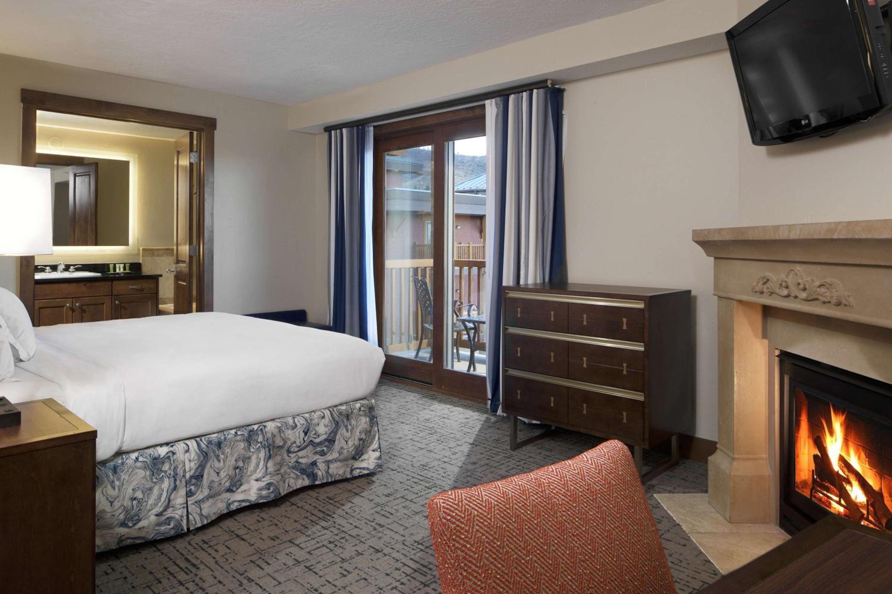 Two-Bedroom Premier King Suite with Two Queen Beds and Sofa Bed photo 1