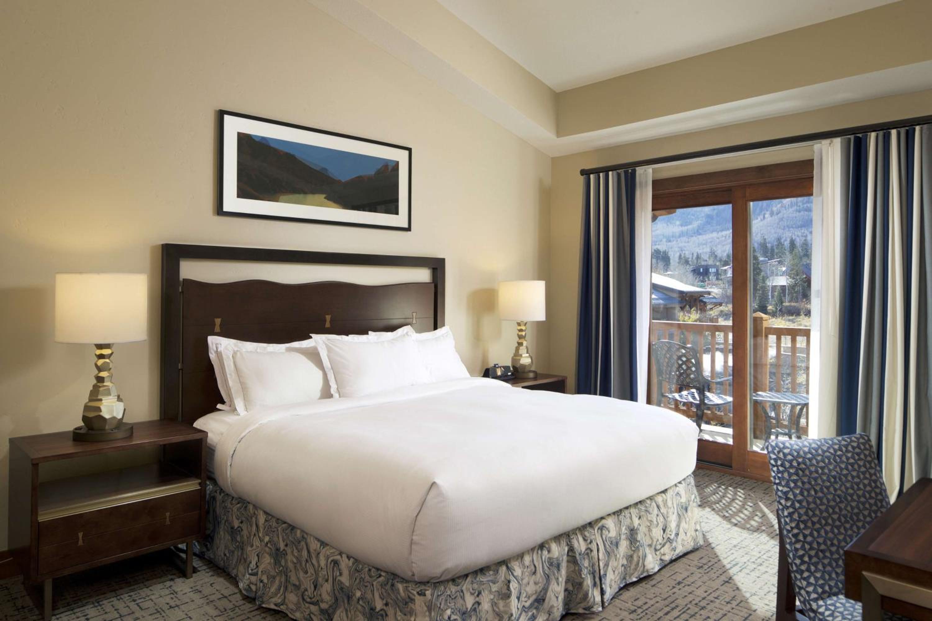 Two-Bedroom Premier King Suite with Two Queen Beds and Sofa Bed photo 2