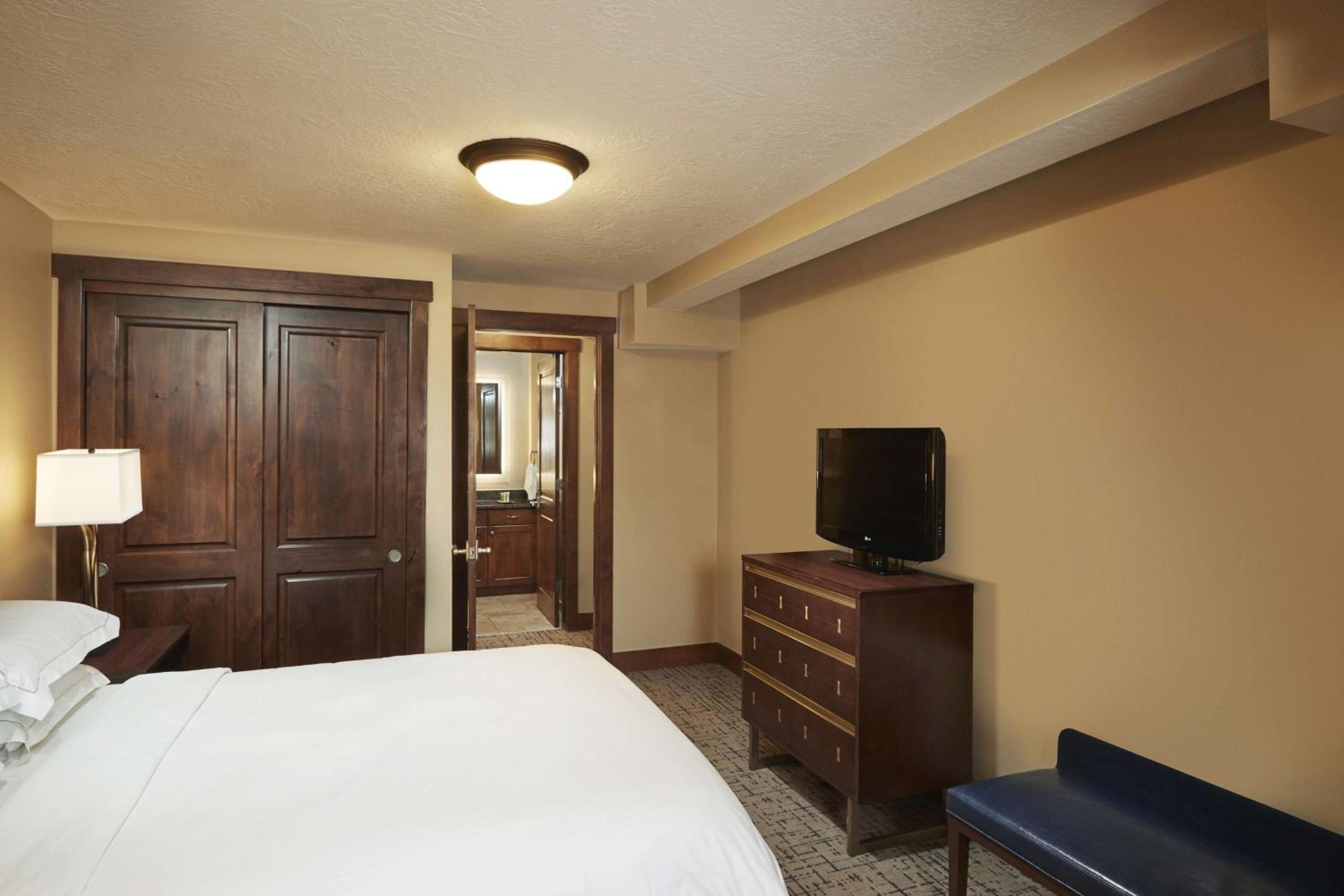 Two-Bedroom Suite with King or Queen Beds and Sofa Bed