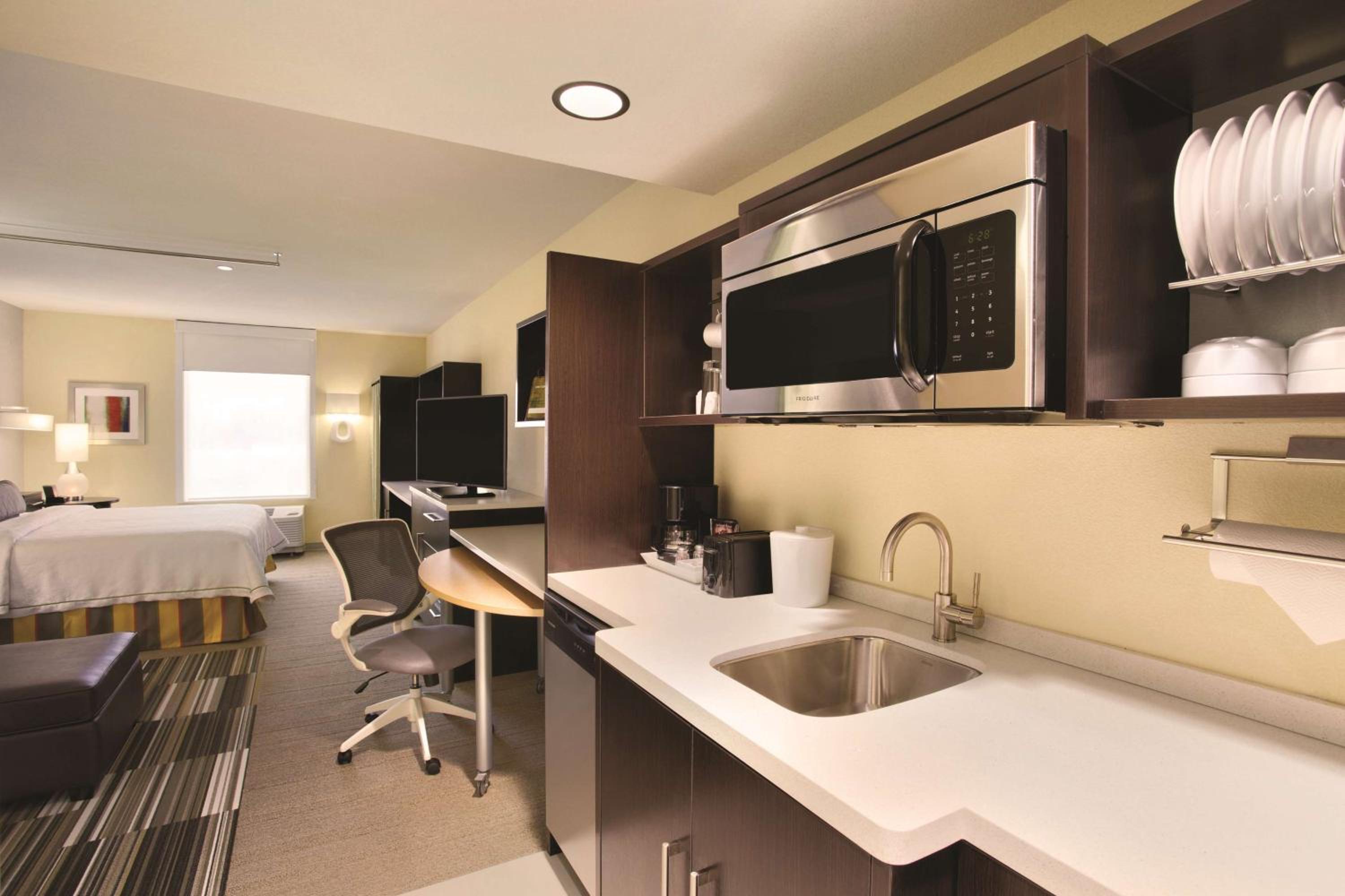 King Studio Suite - Non-Smoking photo 3
