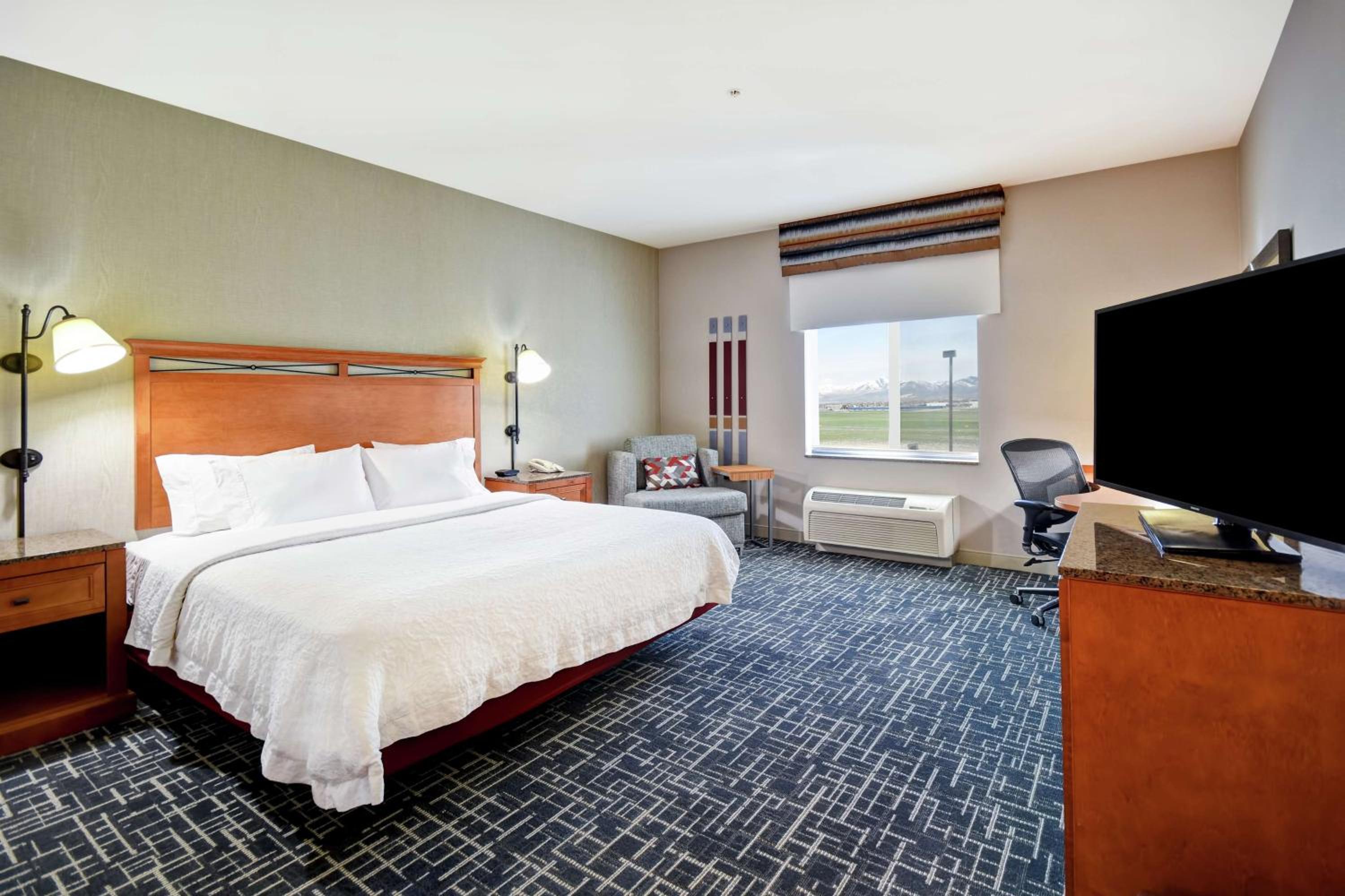 King Room with Accessible Tub - Mobility and Hearing Access/Non-Smoking photo 2