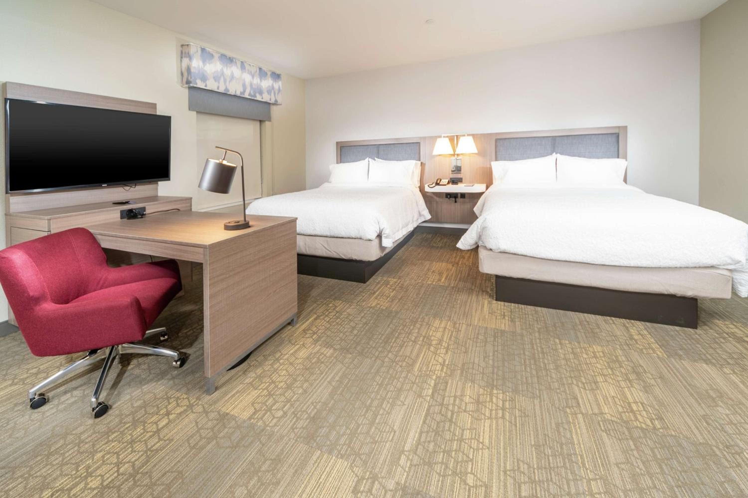 Queen Studio Suite with Two Queen Beds - Non-Smoking - Photo 2