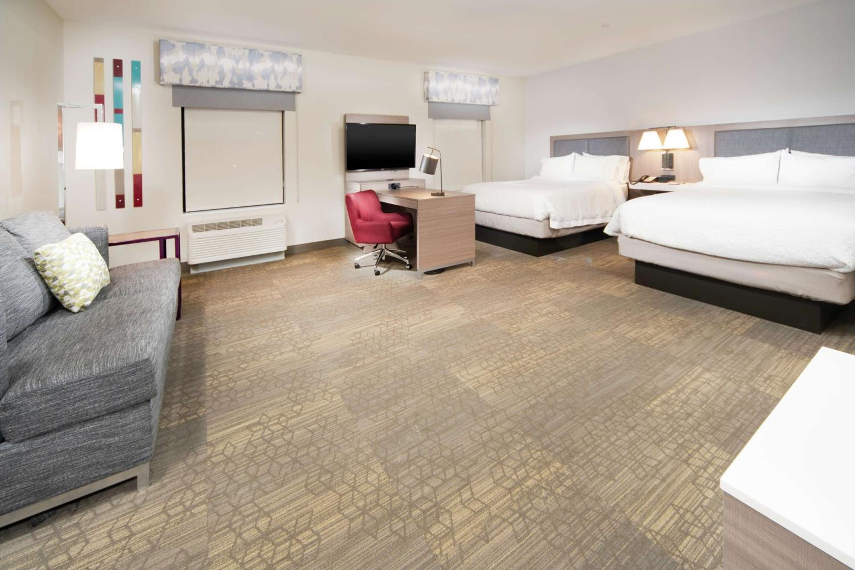 Queen Studio Suite with Two Queen Beds - Non-Smoking - Photo 3