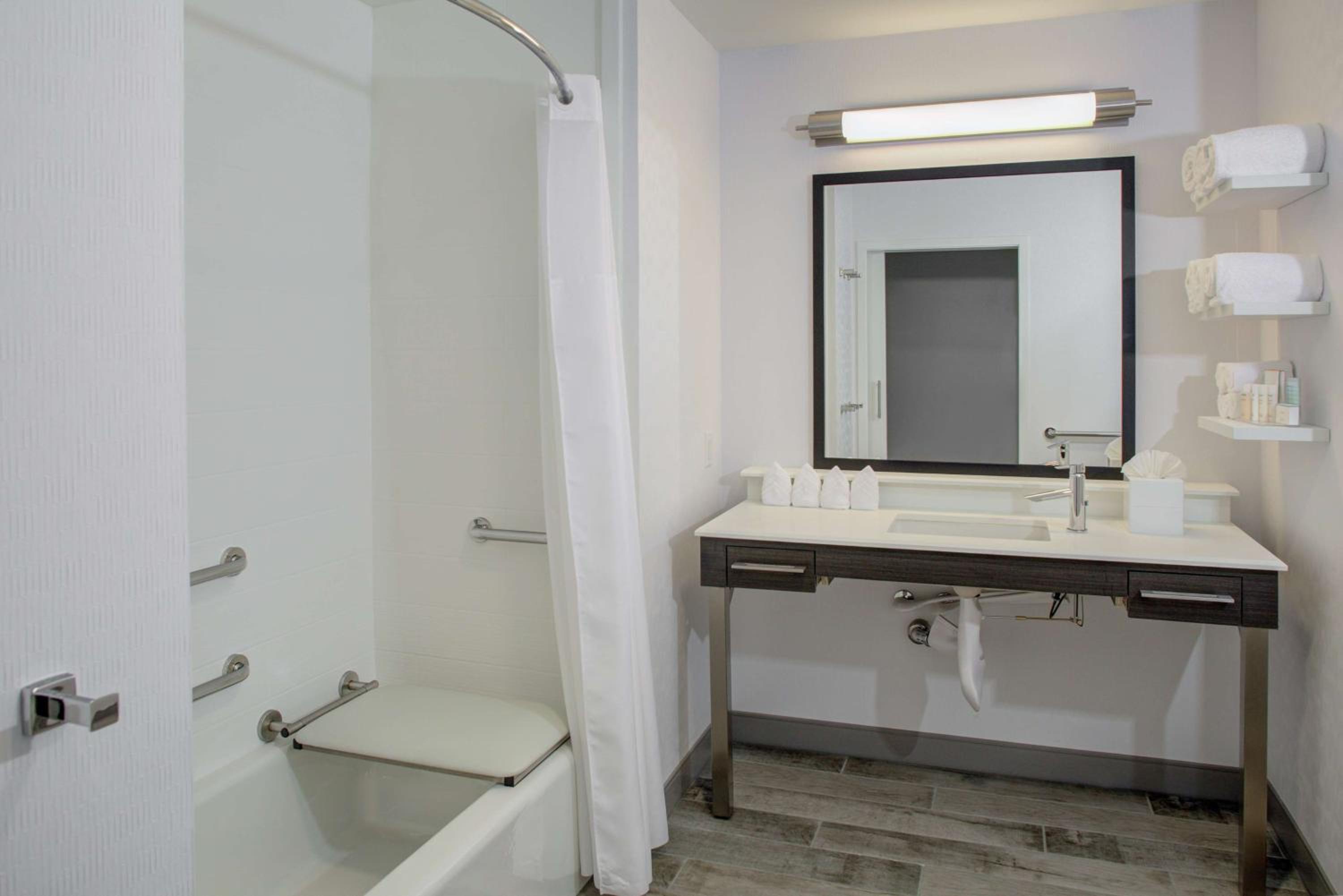 Queen Room with Two Queen Beds - Mobility and Hearing Access/Non-Smoking