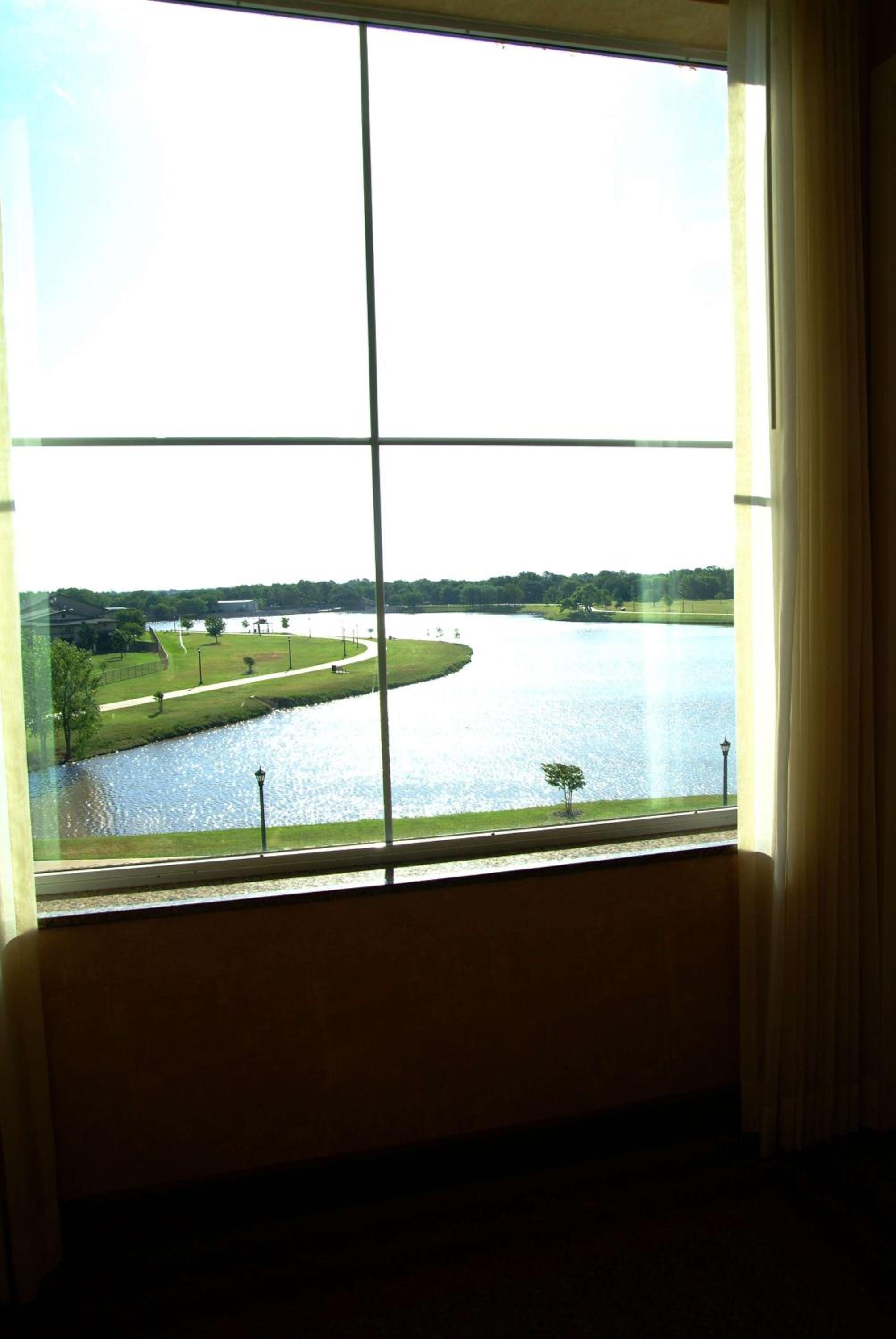 Deluxe King Suite - Non-Smoking - Photo 4