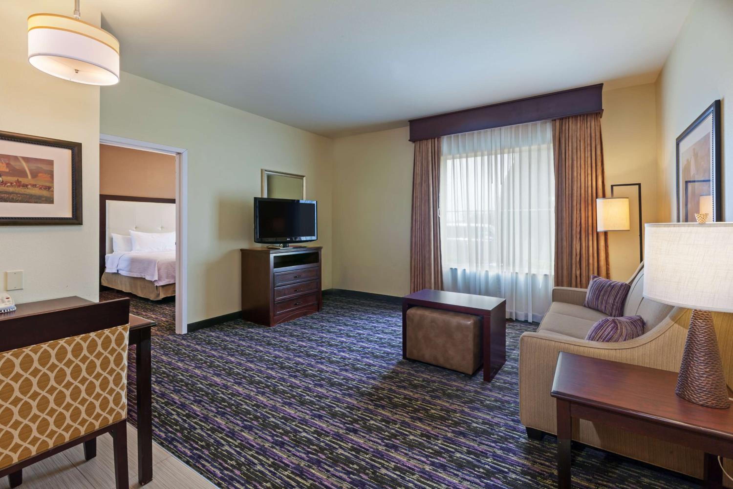 One-Bedroom Queen Suite with Two Queen Beds - Non-Smoking - Photo 4