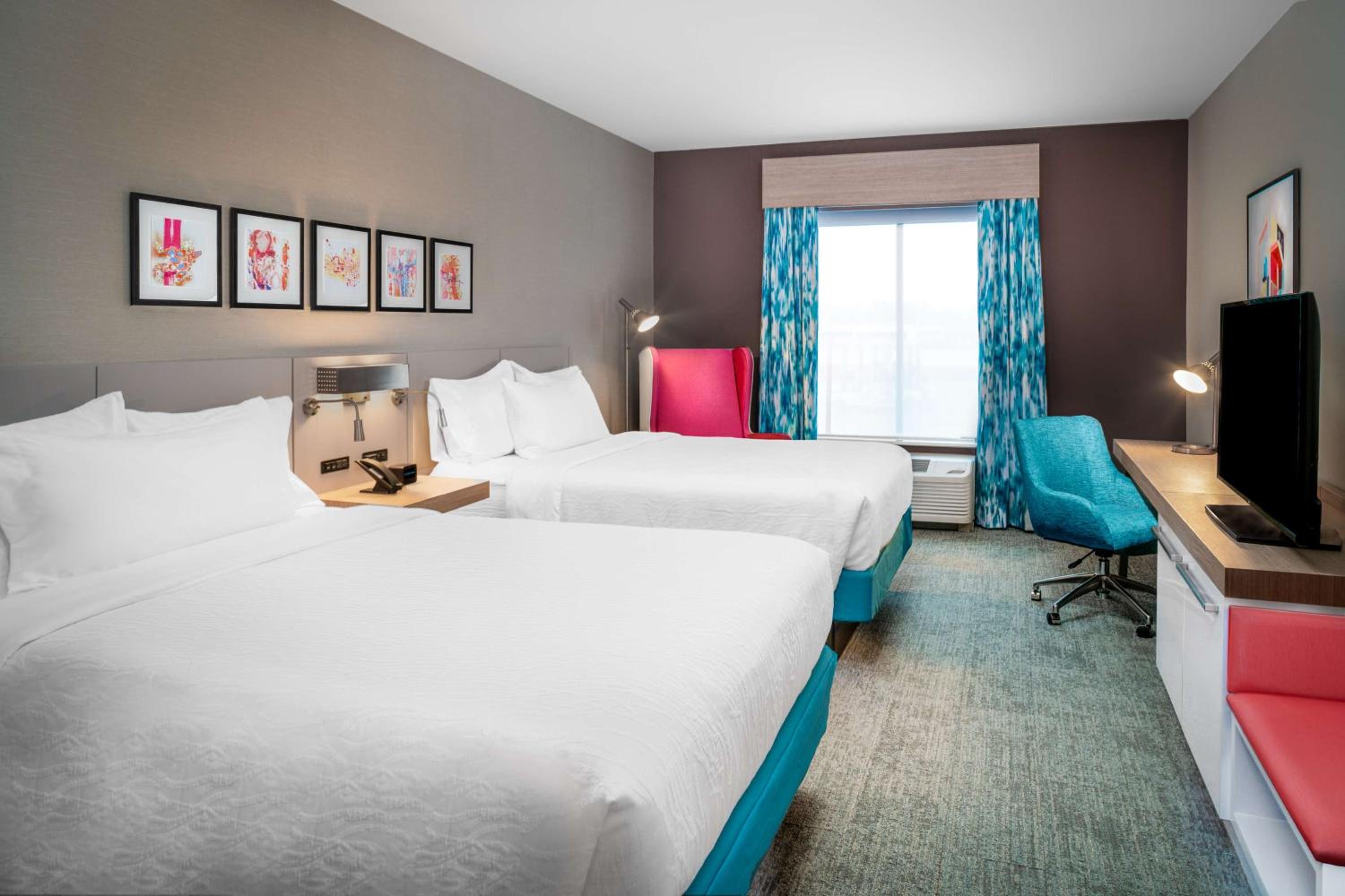 Queen Room with Two Queen Beds - Photo 1