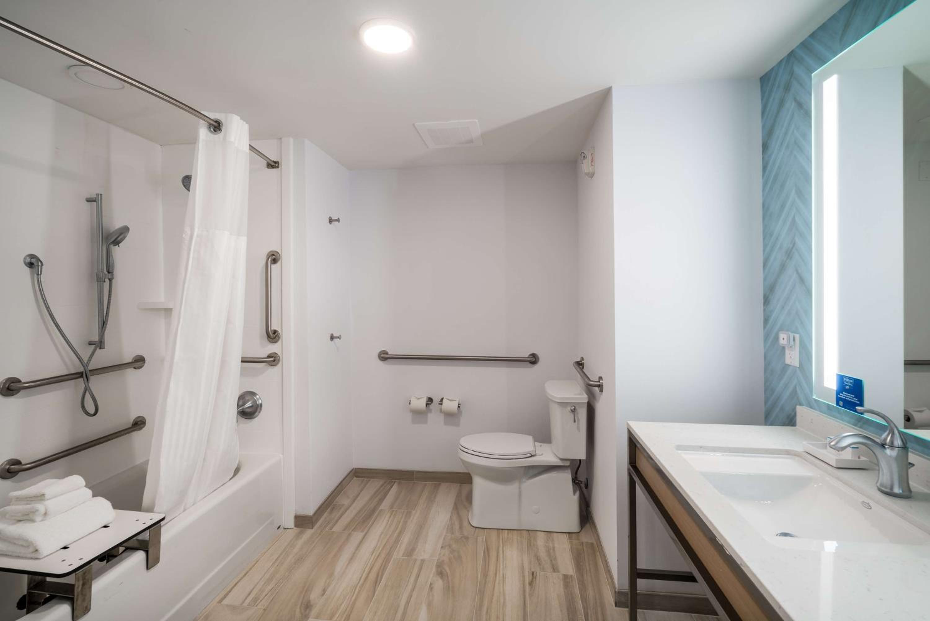 King Room - Hearing Access - Photo 4