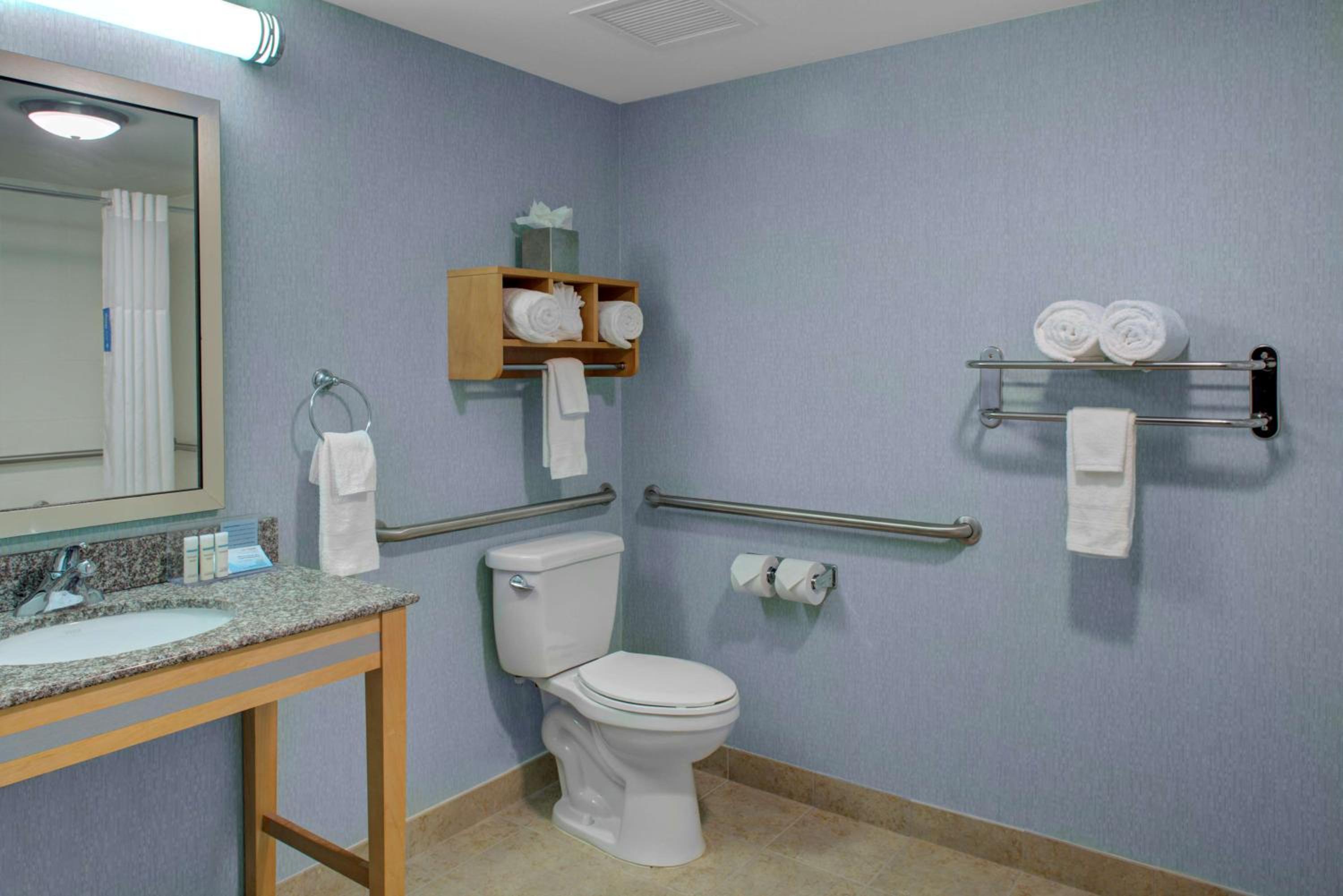 King Room with Accessible Tub - Mobility and Hearing Access/Non-Smoking - Photo 5