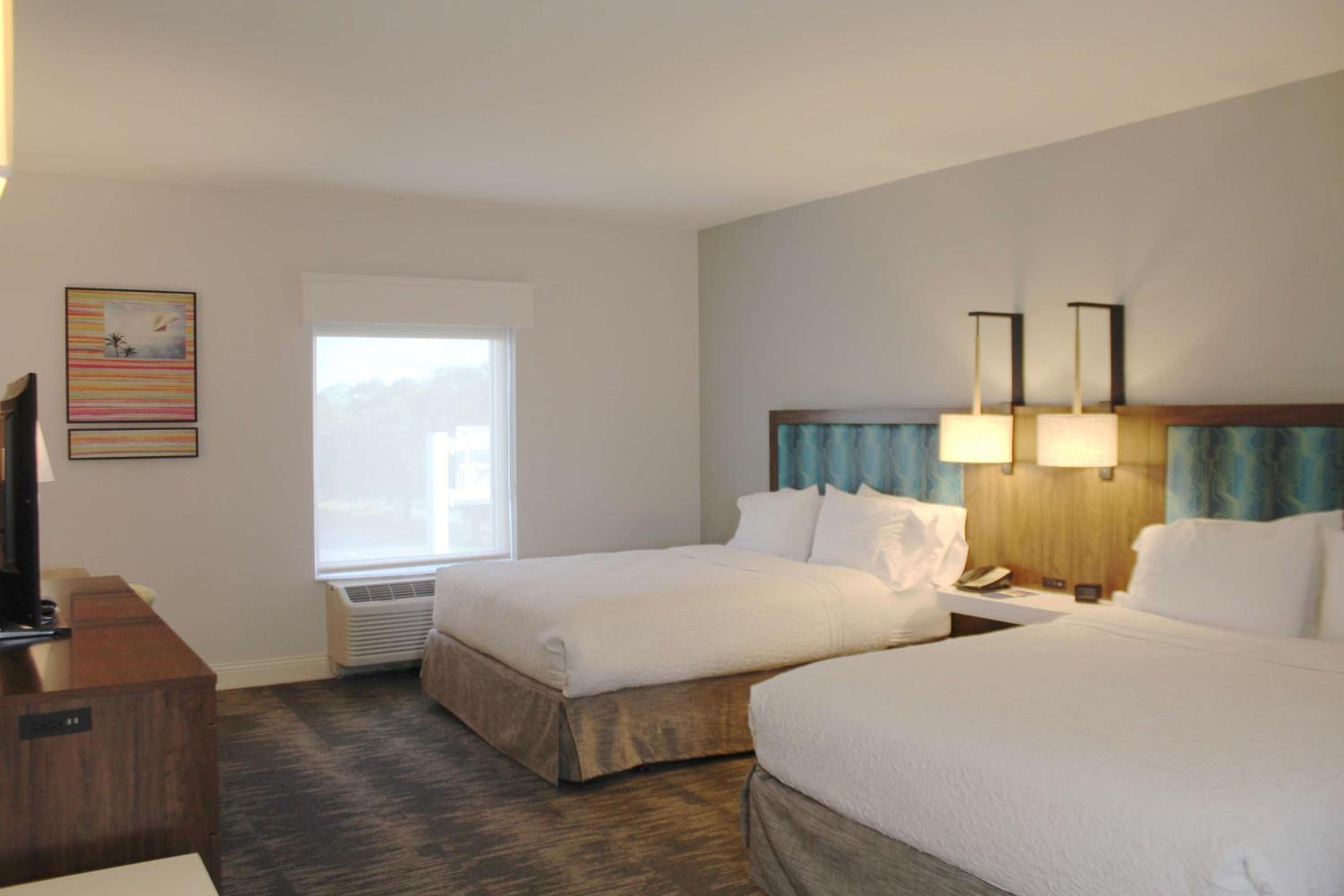 Room with Two Queen Beds - Non-Smoking - Photo 2