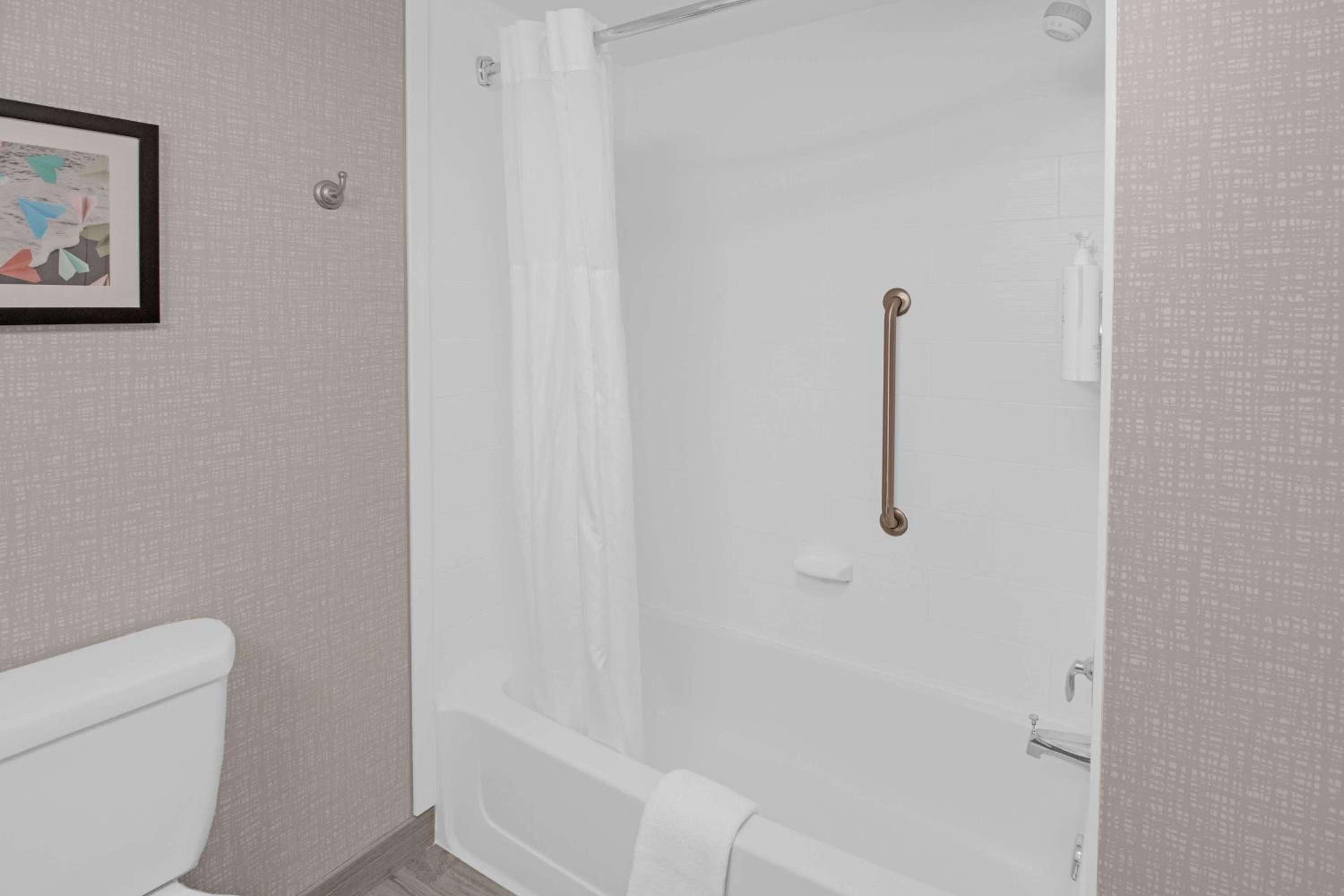 Room with Two Queen Beds - Non-Smoking - Photo 5