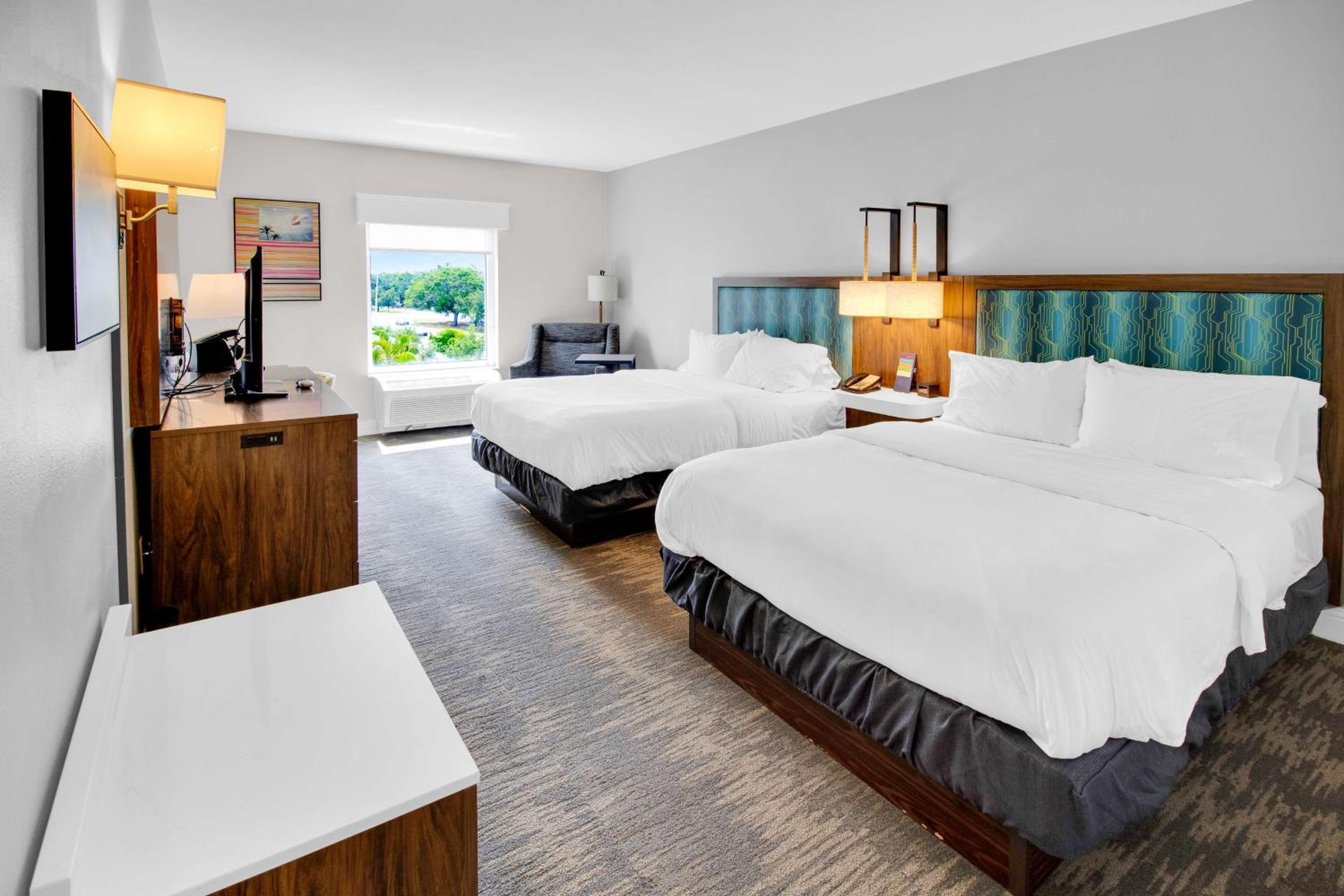 Premium Queen Studio with Two Queen Beds - Non-Smoking - Photo 6